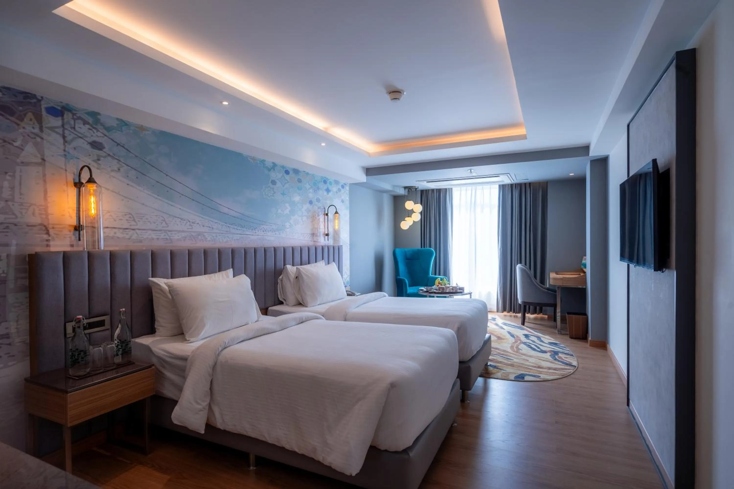 Photo of the whole room, Bed in Golden Tulip Bhopal