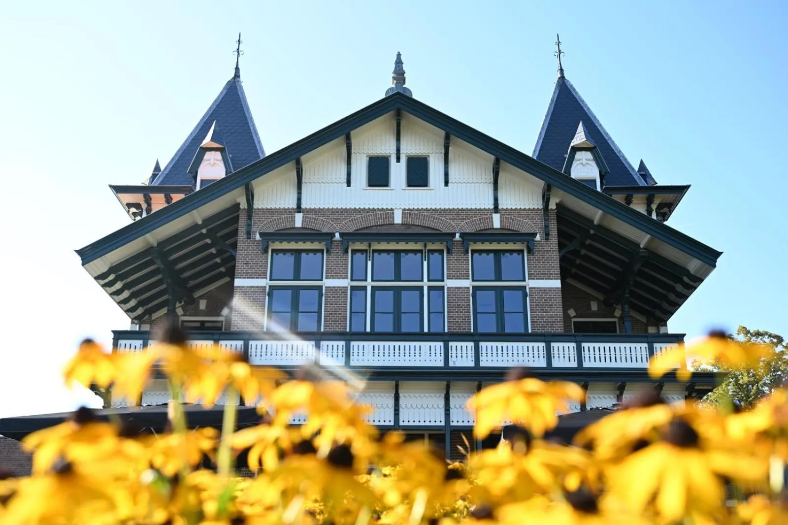 Property building in Wapen van Hengelo Residence Suites - digital key by SMS and email