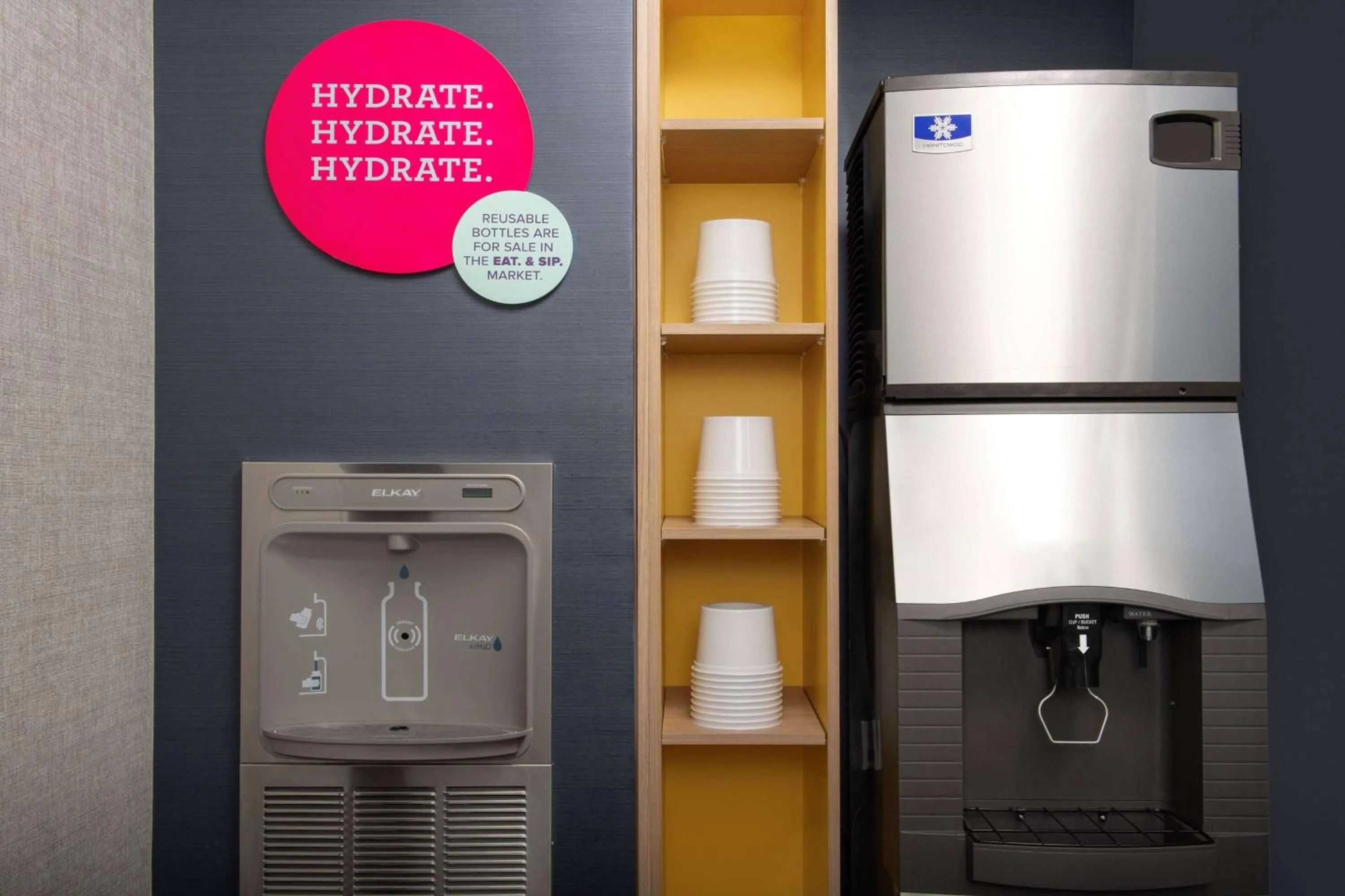 Dining area in Tru By Hilton Jacksonville Airport