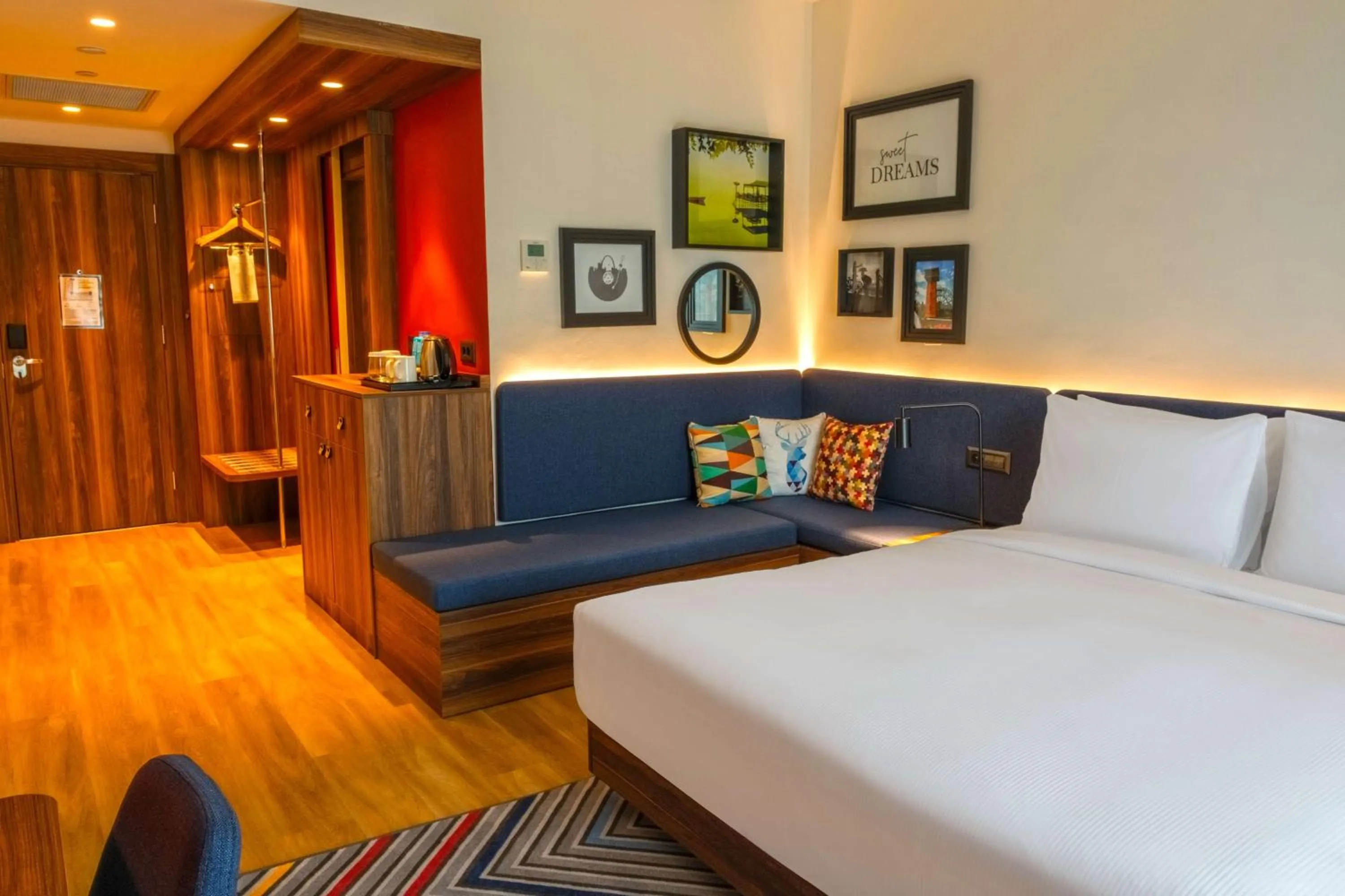 Living room, Bed in Hampton By Hilton Sakarya