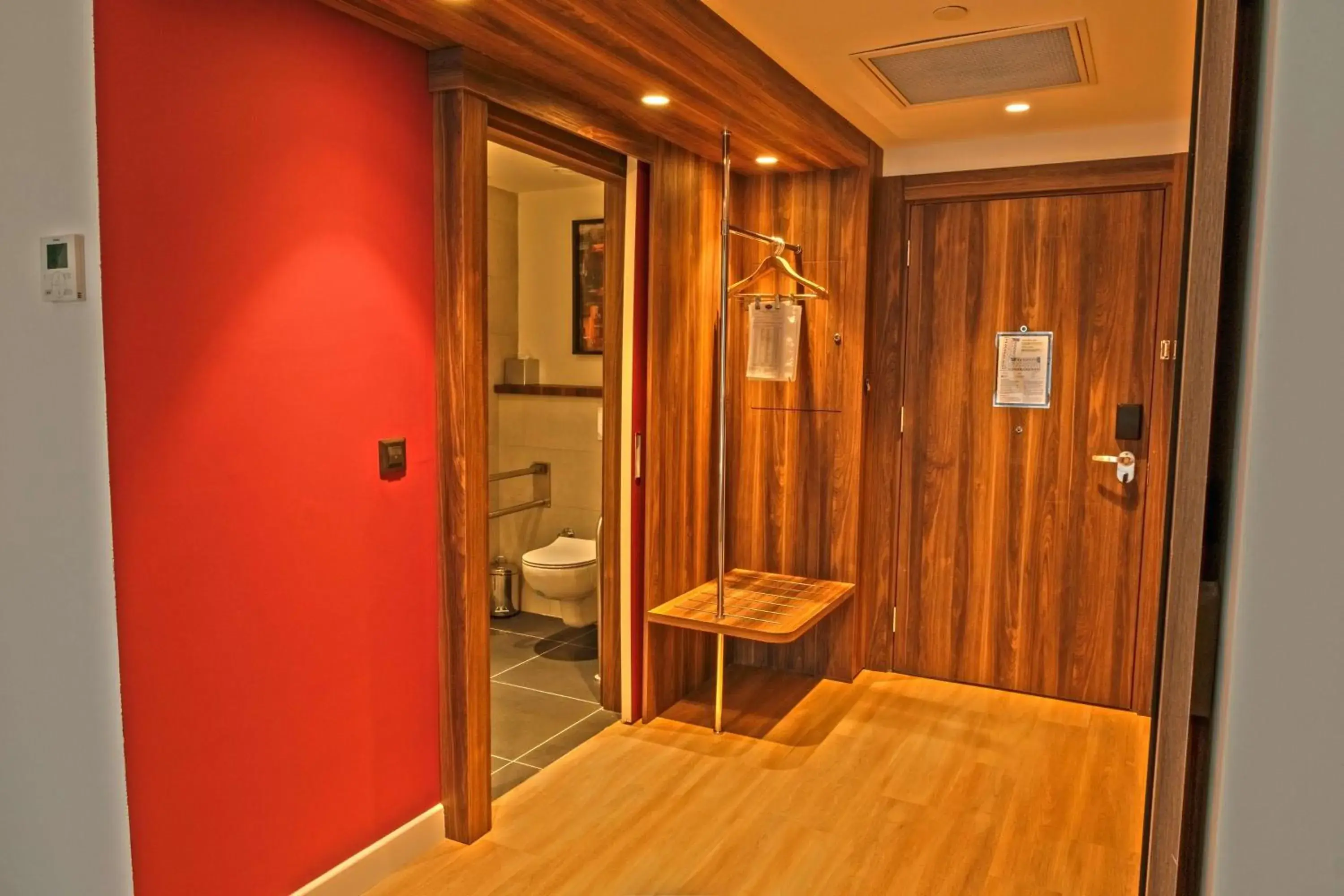 Queen Accessible Room NS in Hampton By Hilton Sakarya Queen Accessible Room NS in Hampton By Hilton Sakarya