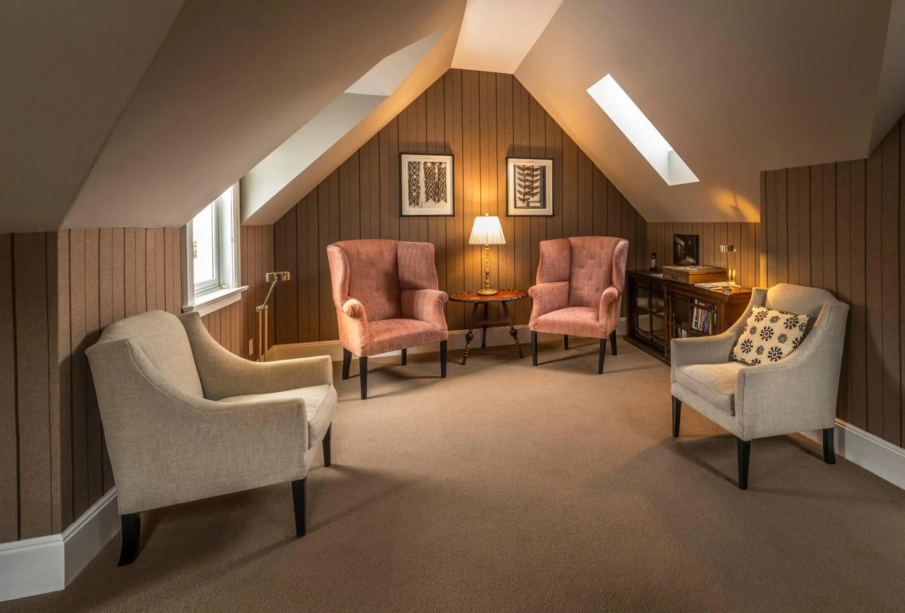 Library in Dunton Town House Hotel