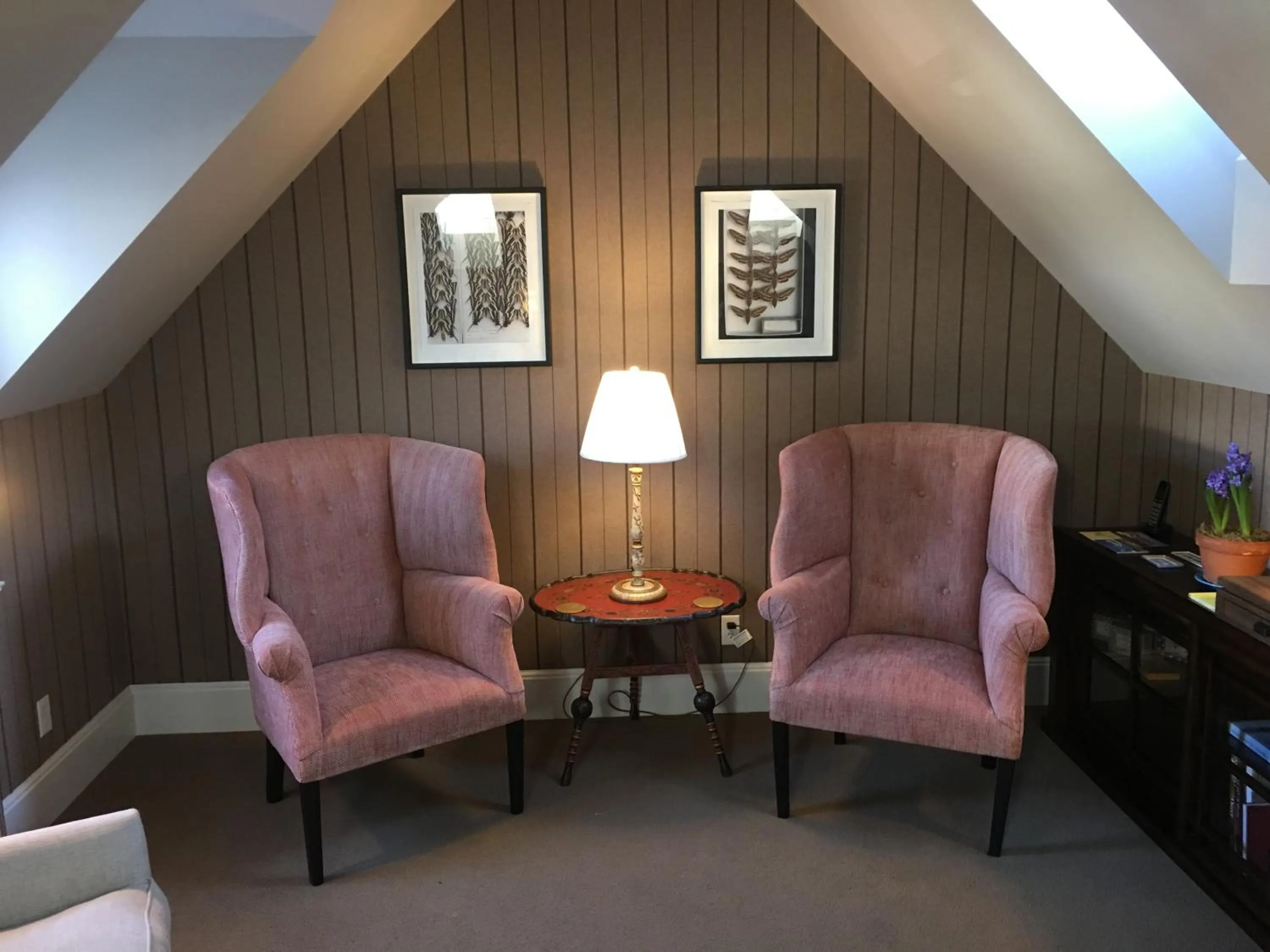 Library in Dunton Town House Hotel