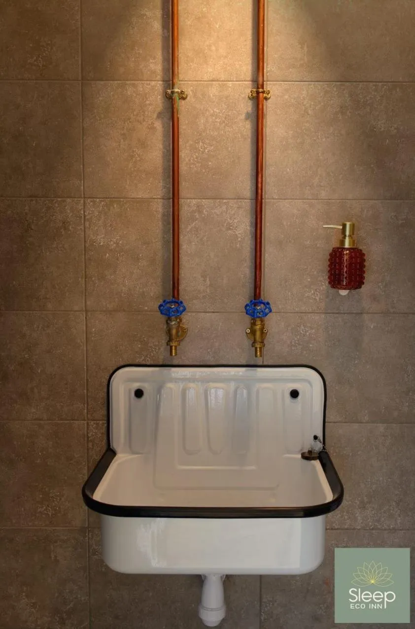 Shower in Sleep Hotel