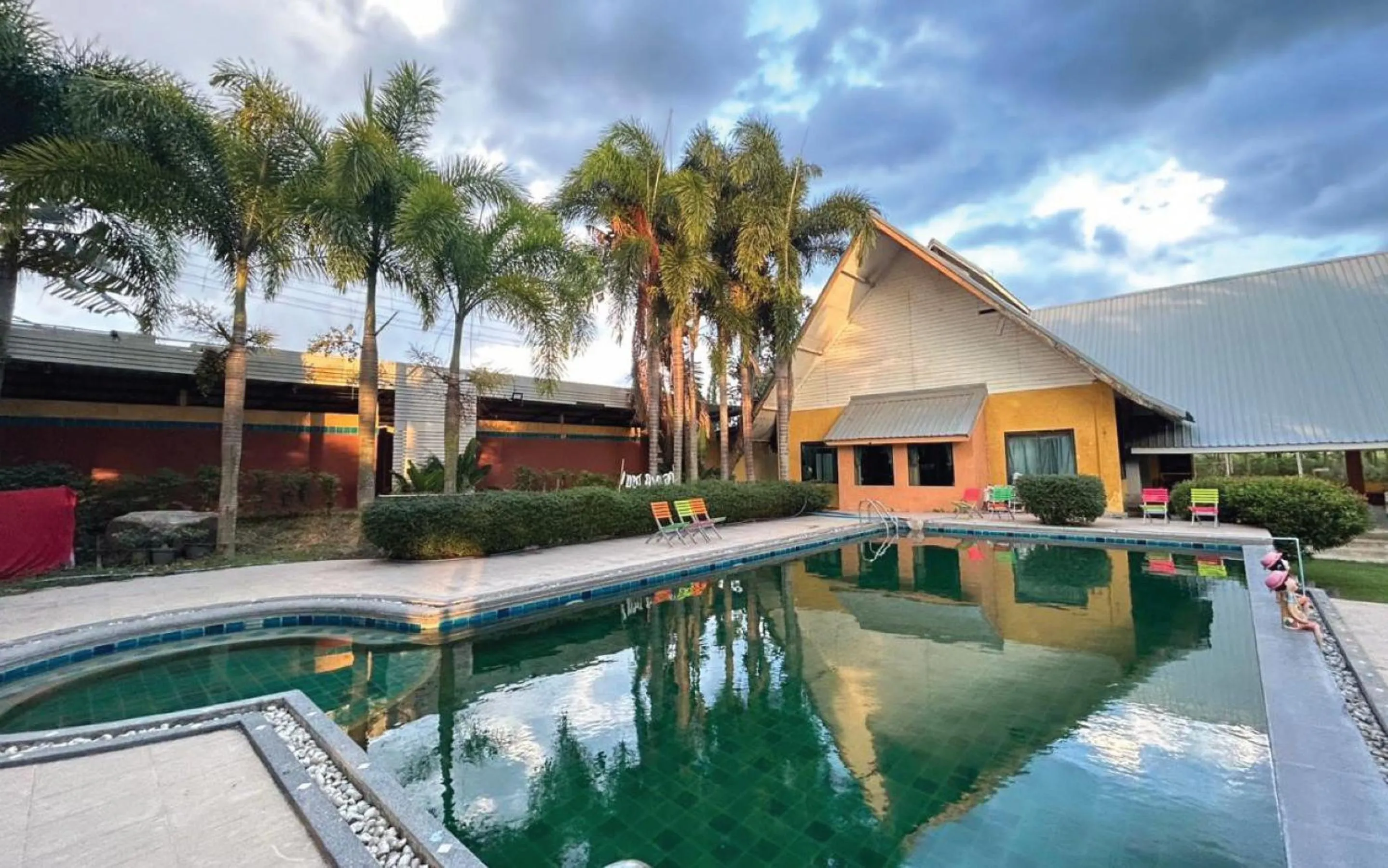 Property building in Petpumok Wangnamkhiao Hotel