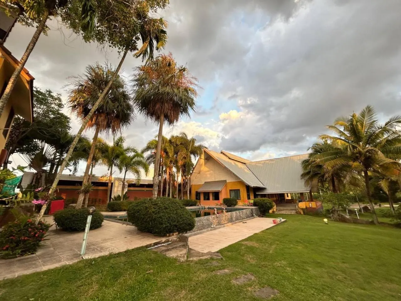 Property building in Petpumok Wangnamkhiao Hotel