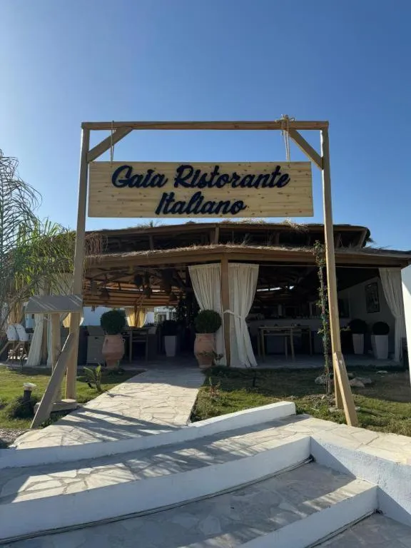 Restaurant/places to eat in Alia Beachfront Suites and Spa