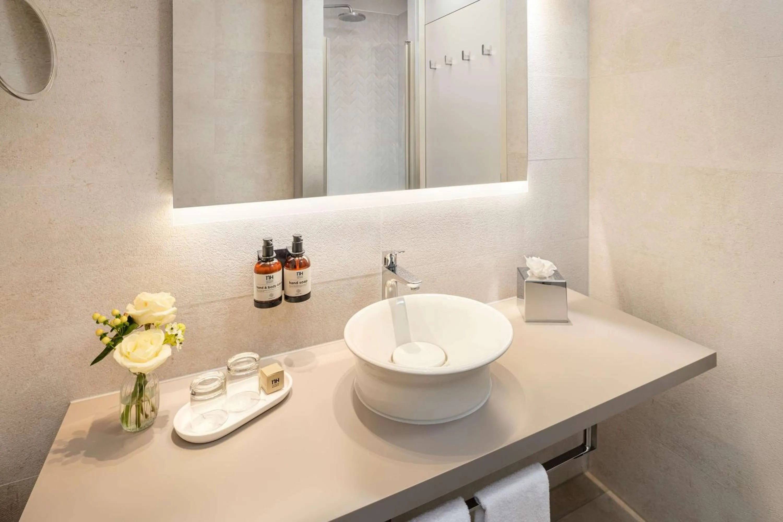 Bathroom in NH Groningen Hotel