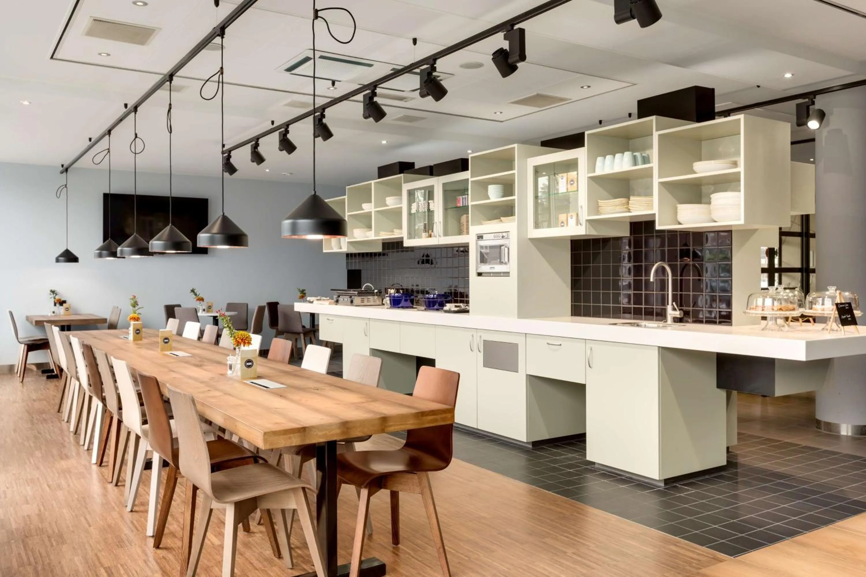 Restaurant/places to eat in NH Groningen Hotel