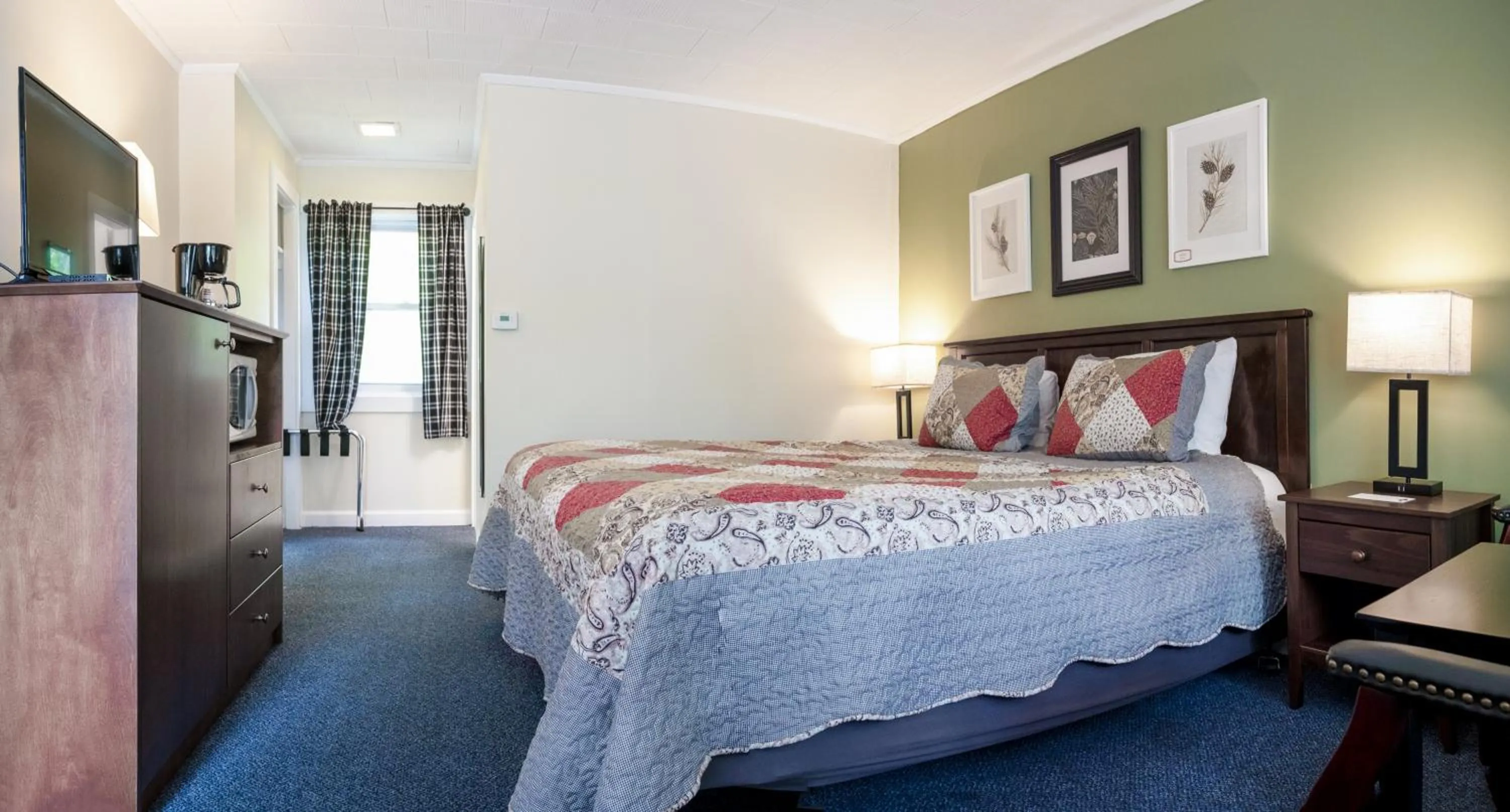 Bed in Acadia Pines Motel