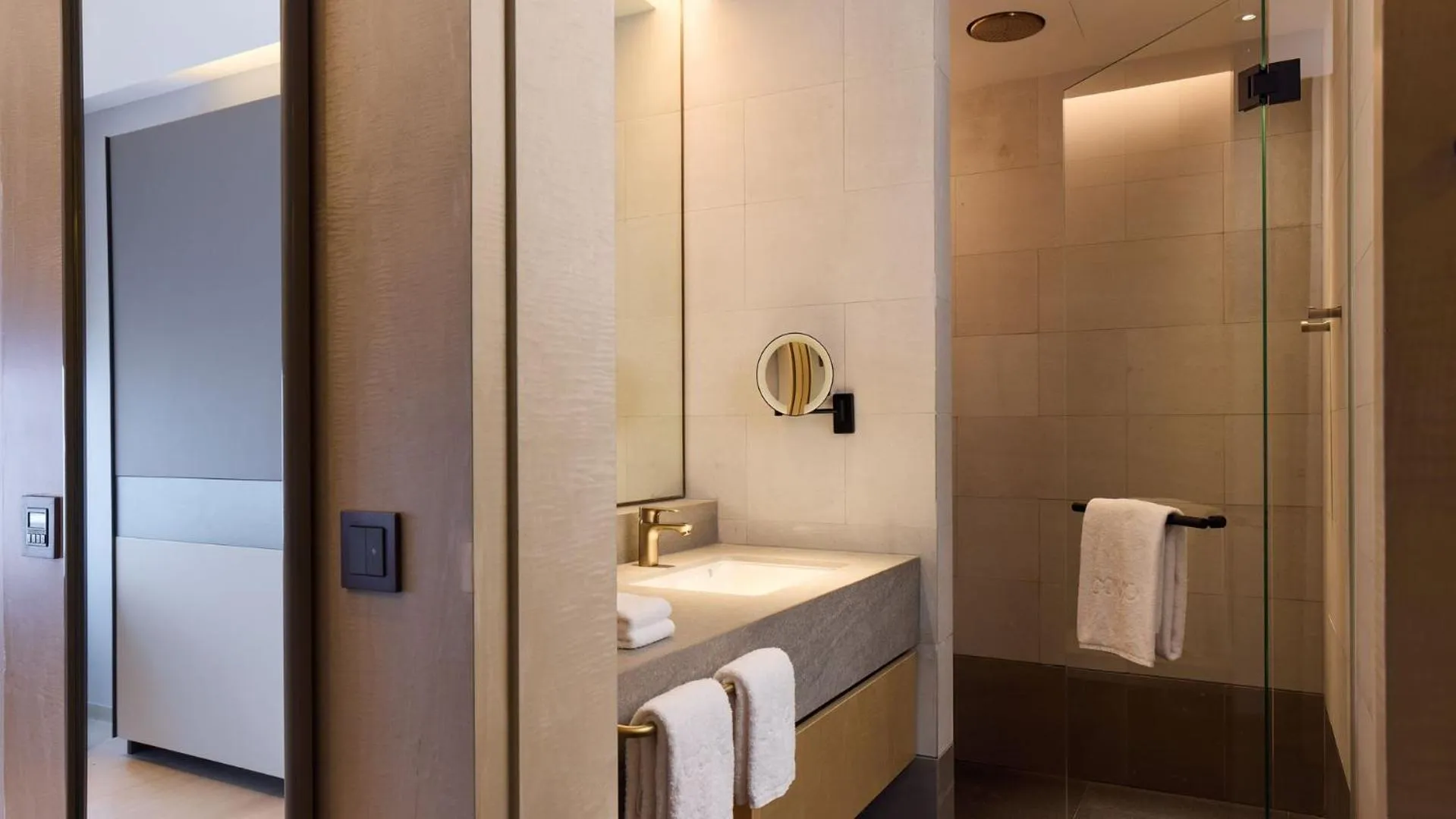 Toilet in COMO Metropolitan Singapore