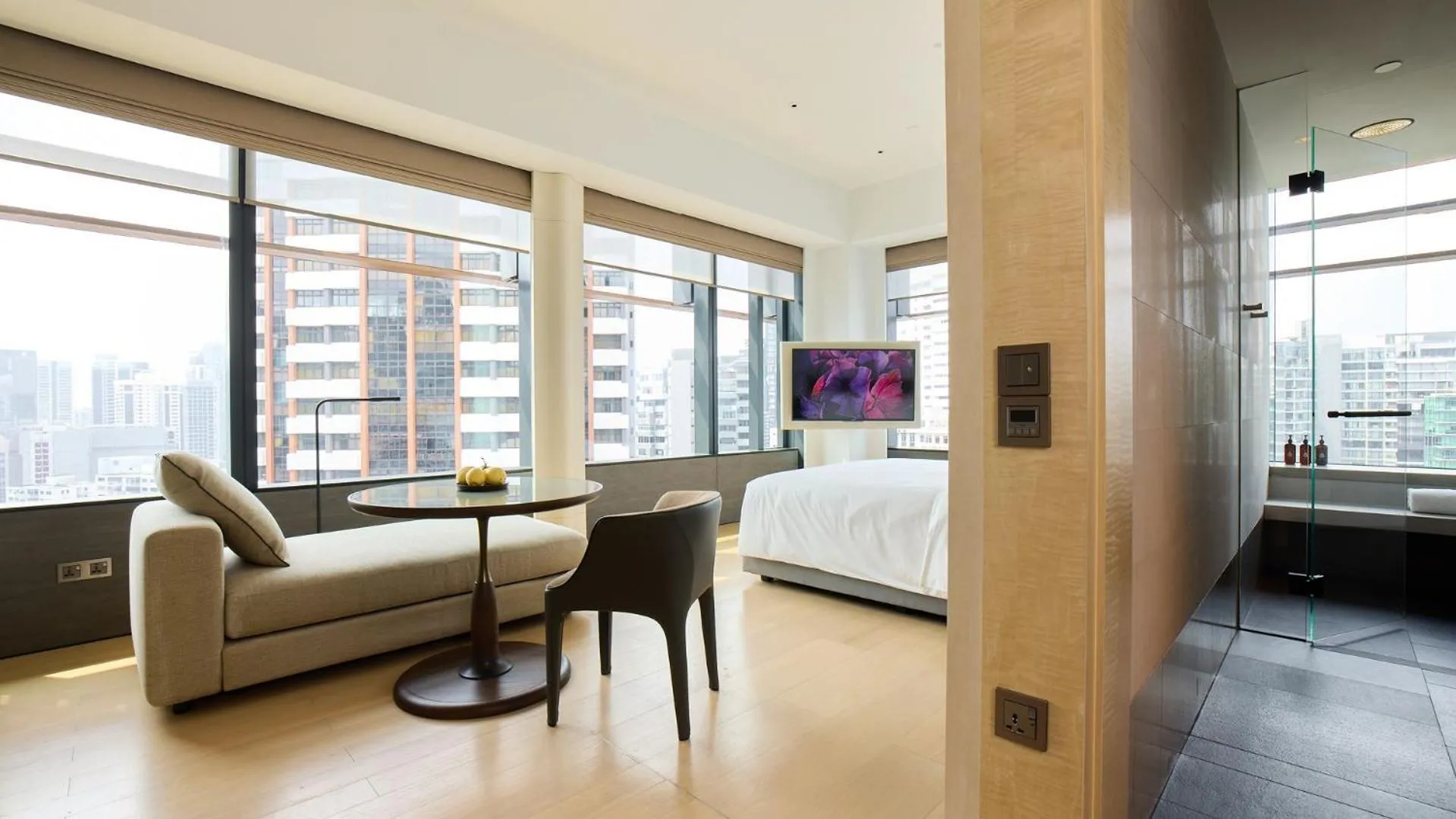 Photo of the whole room, Bed in COMO Metropolitan Singapore