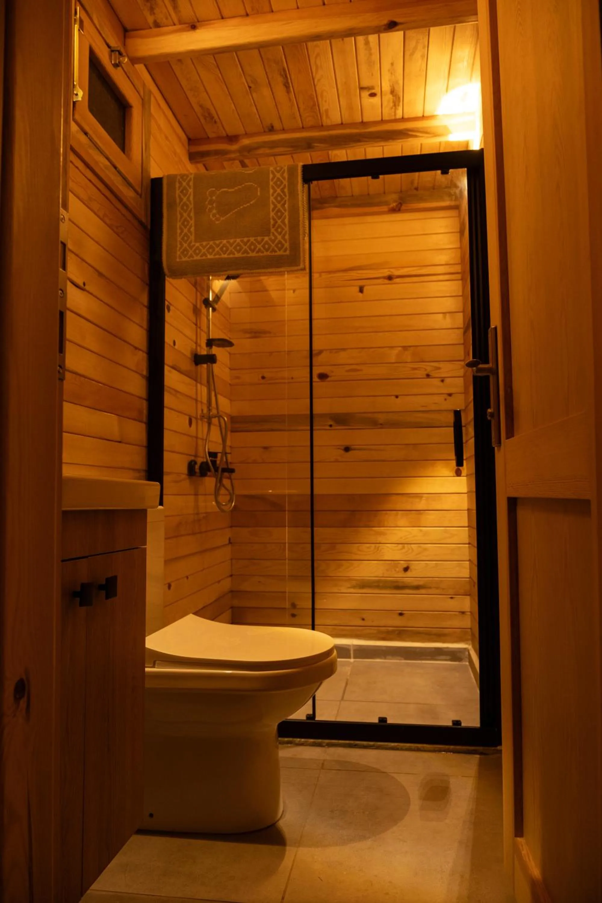 Shower in Goat Bungalow and Camping