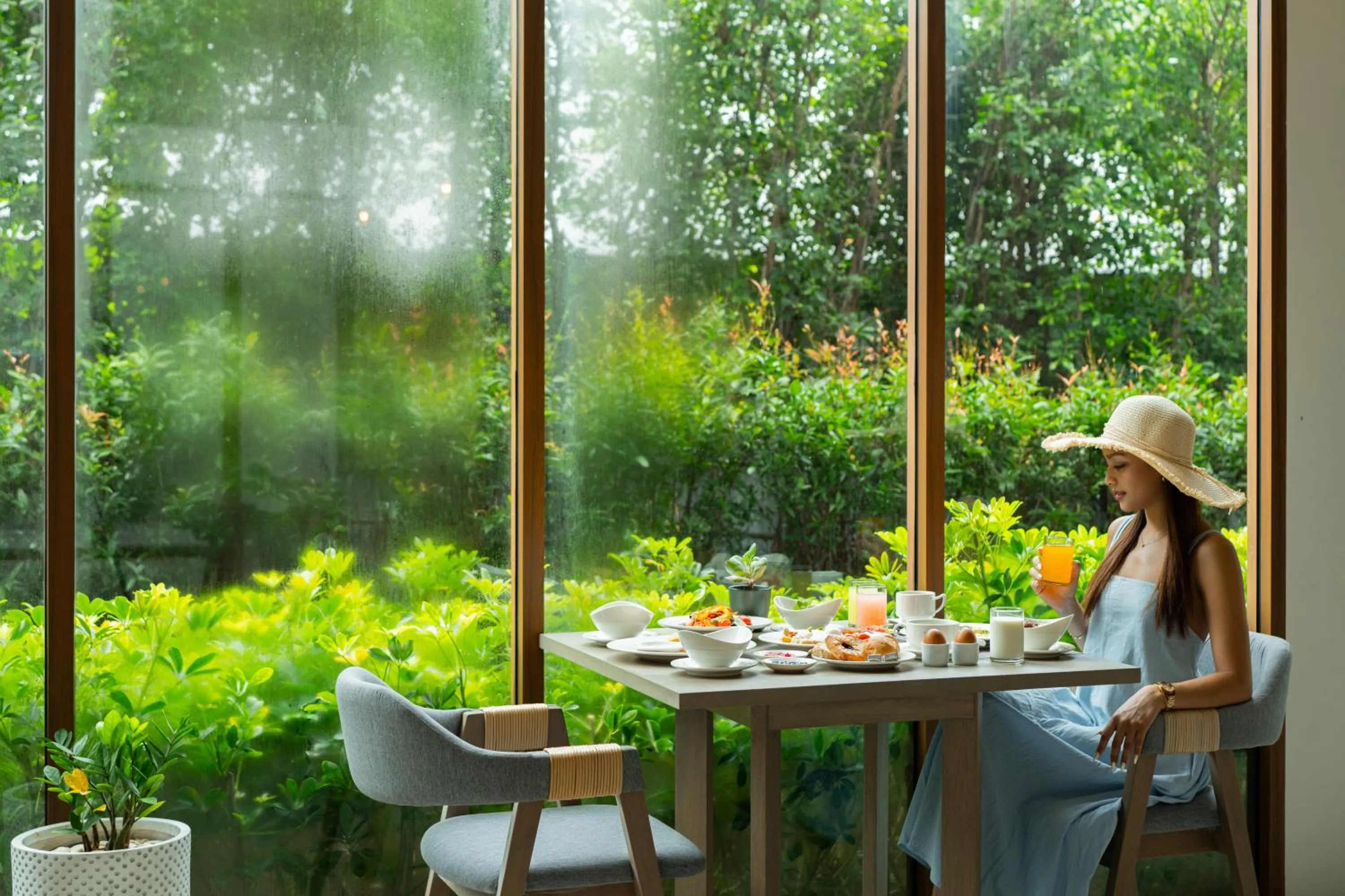 Restaurant/places to eat in Bella Nara Phuket Naiyang Beach