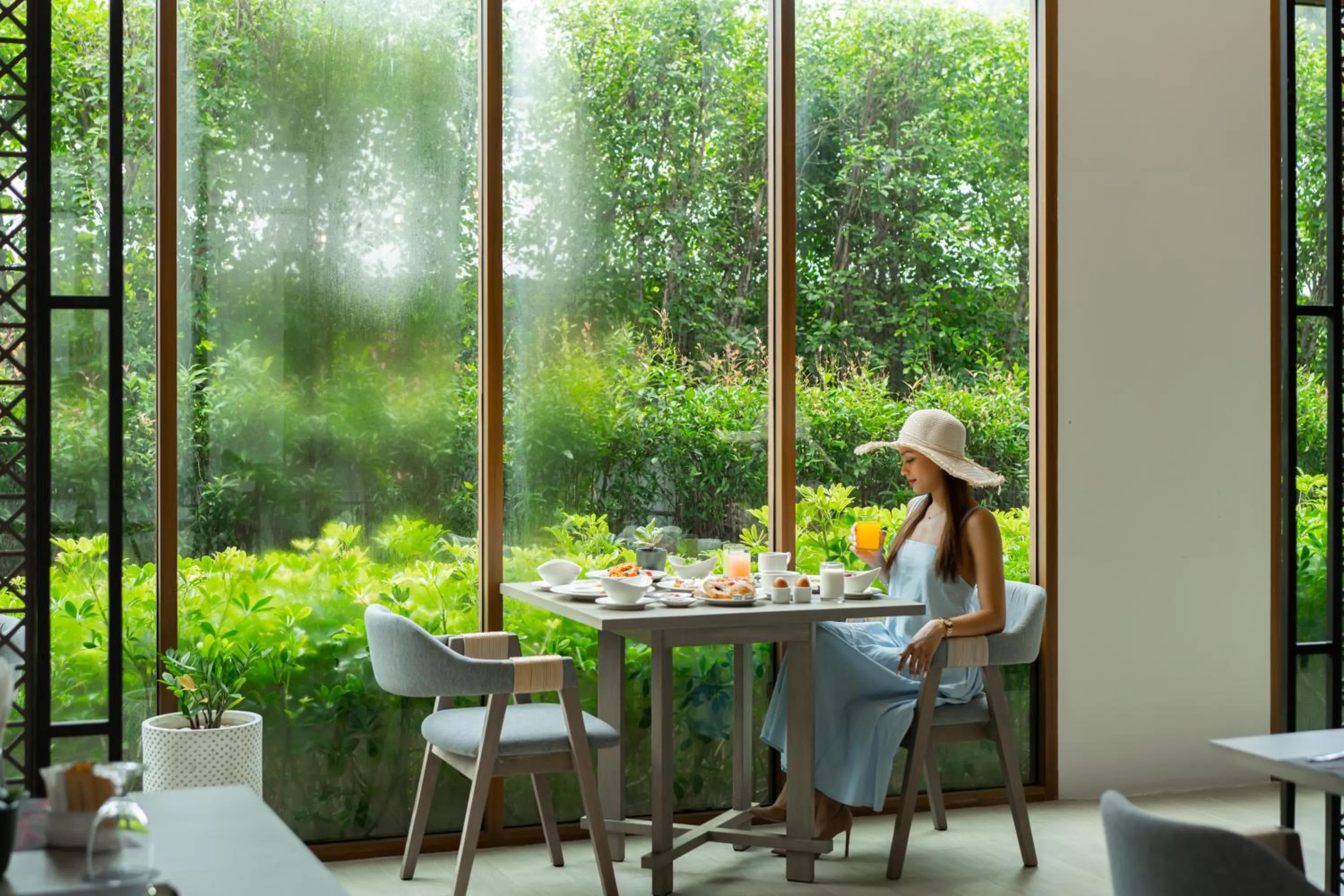 Restaurant/places to eat in Bella Nara Phuket Naiyang Beach