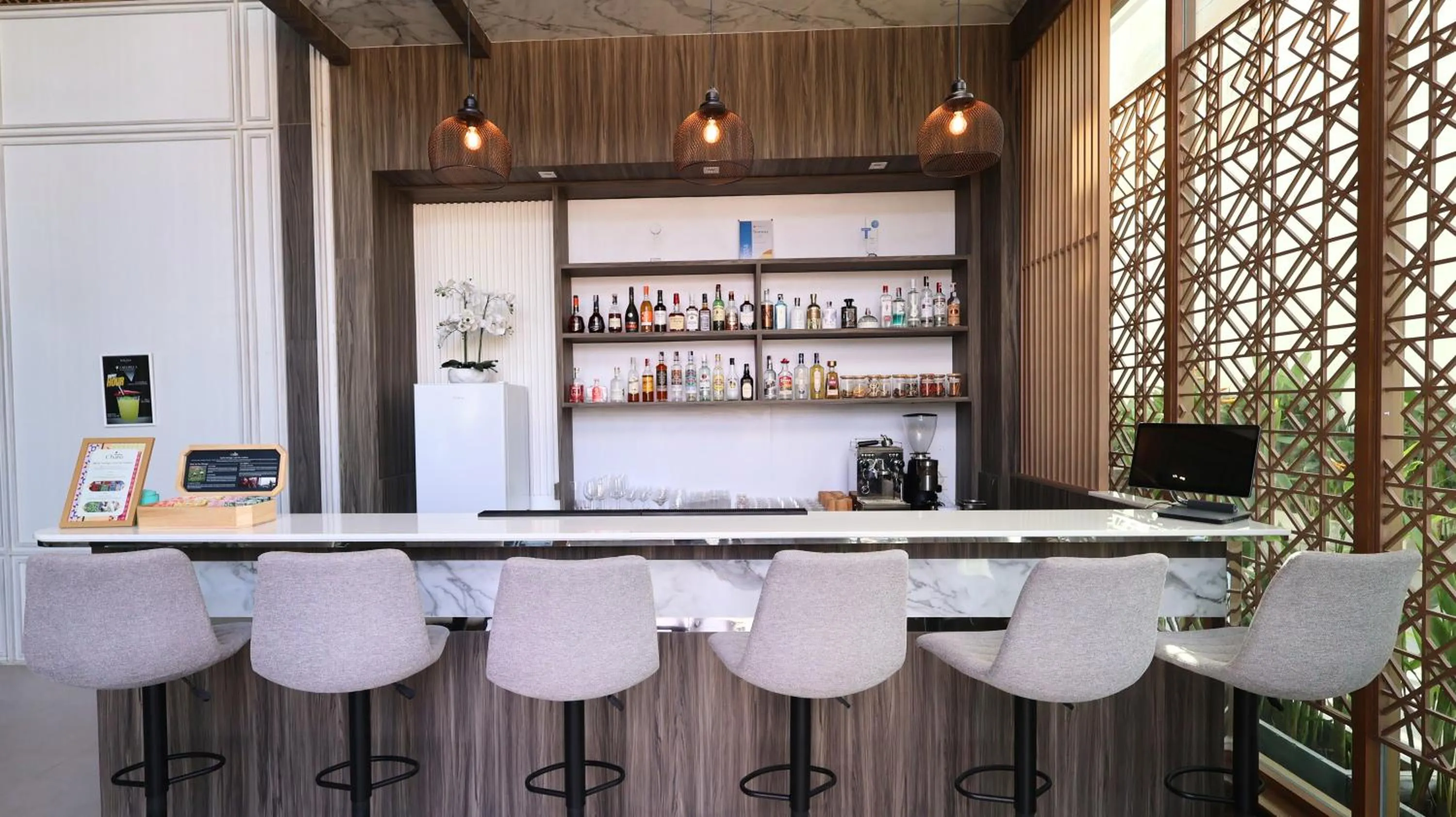 Lounge or bar in Bella Nara Phuket Naiyang Beach