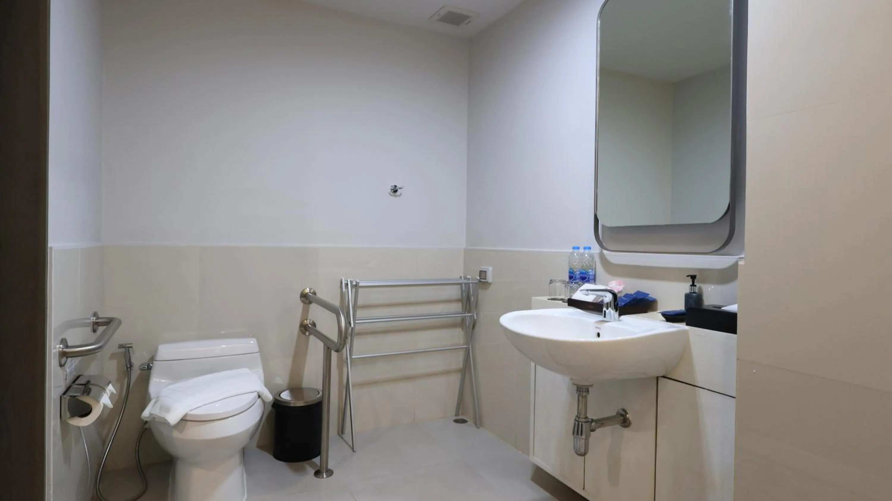 Toilet in Bella Nara Phuket Naiyang Beach