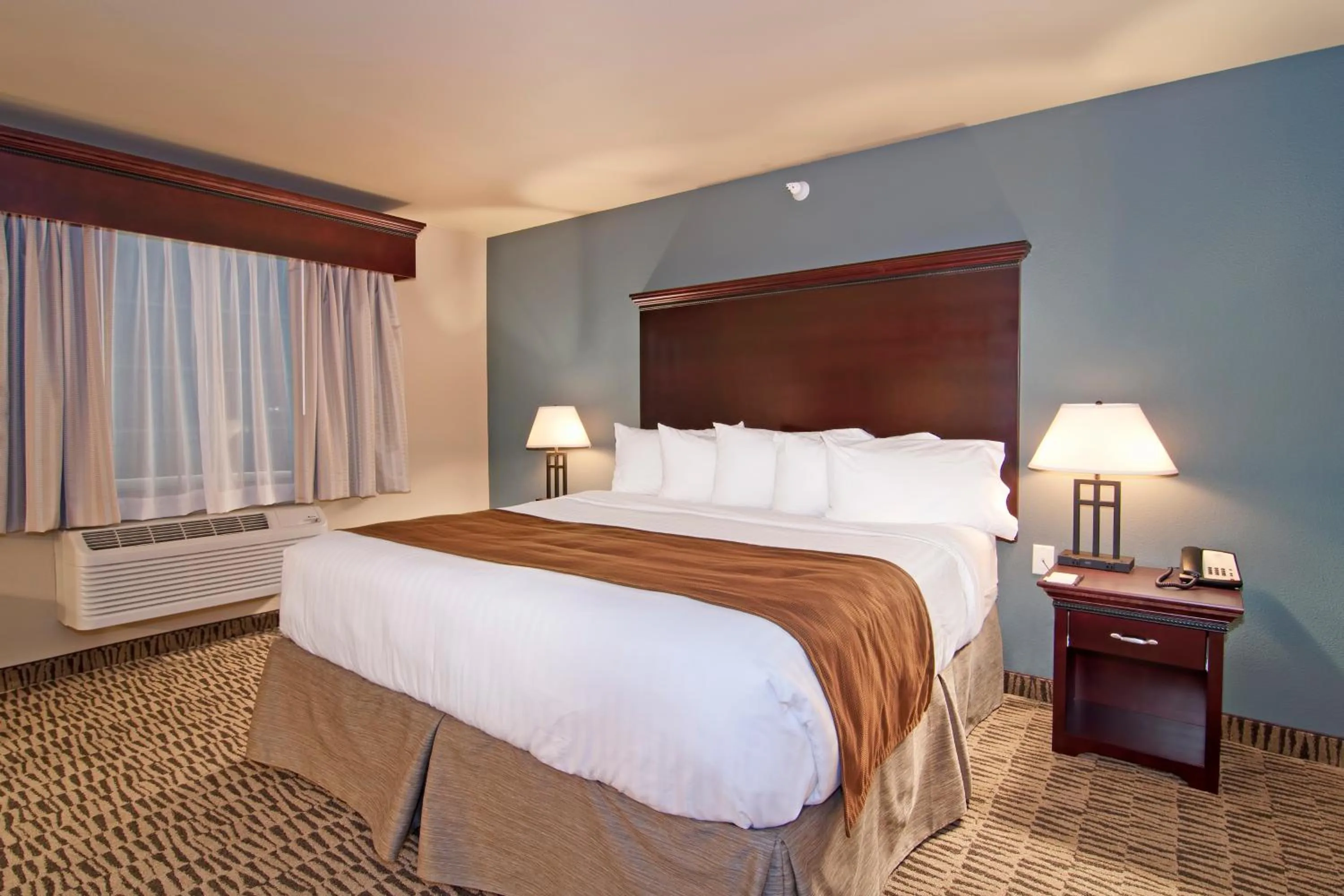 Photo of the whole room, Bed in The Watford