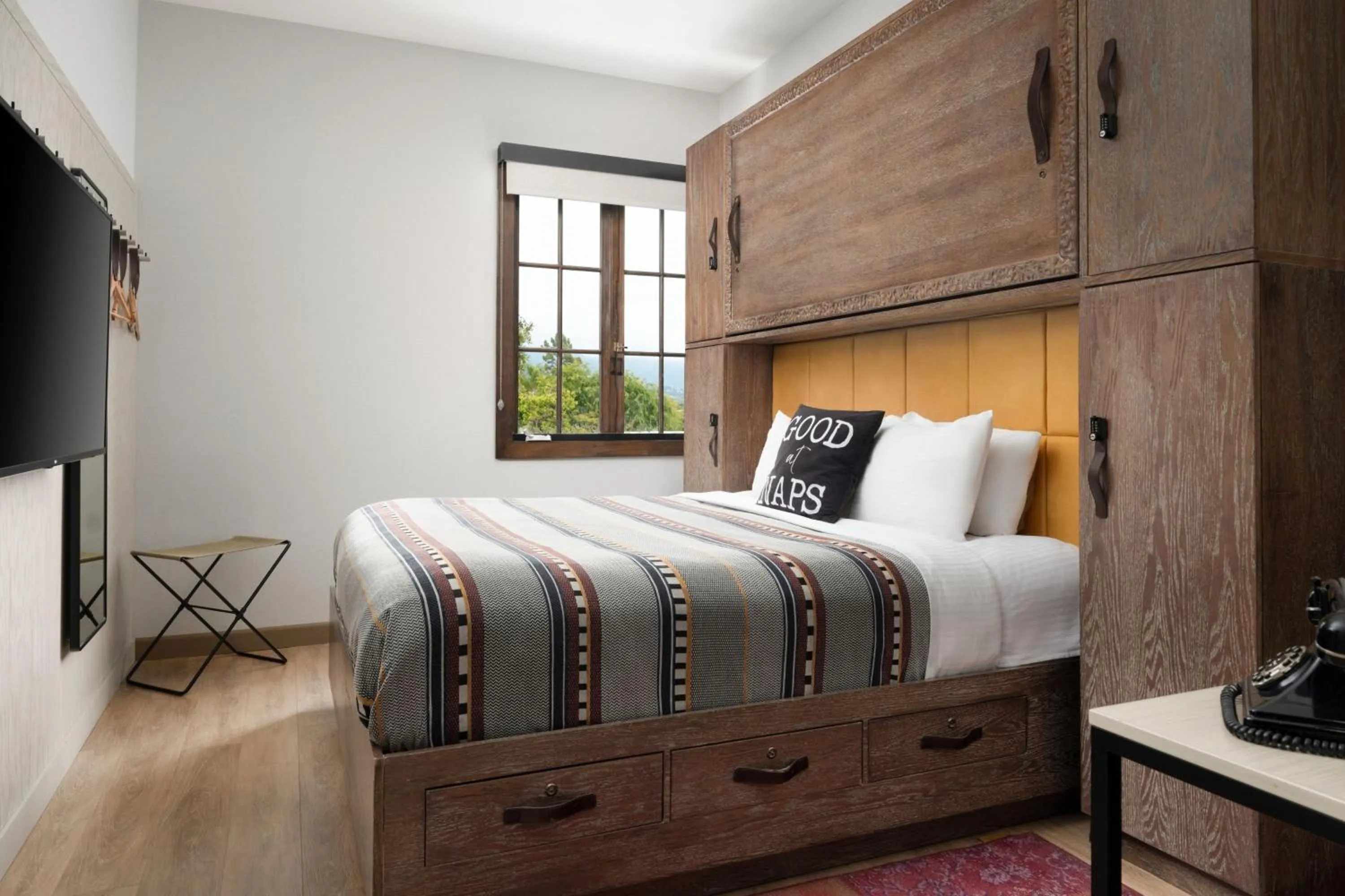 Photo of the whole room, Bed in Moxy Santa Barbara