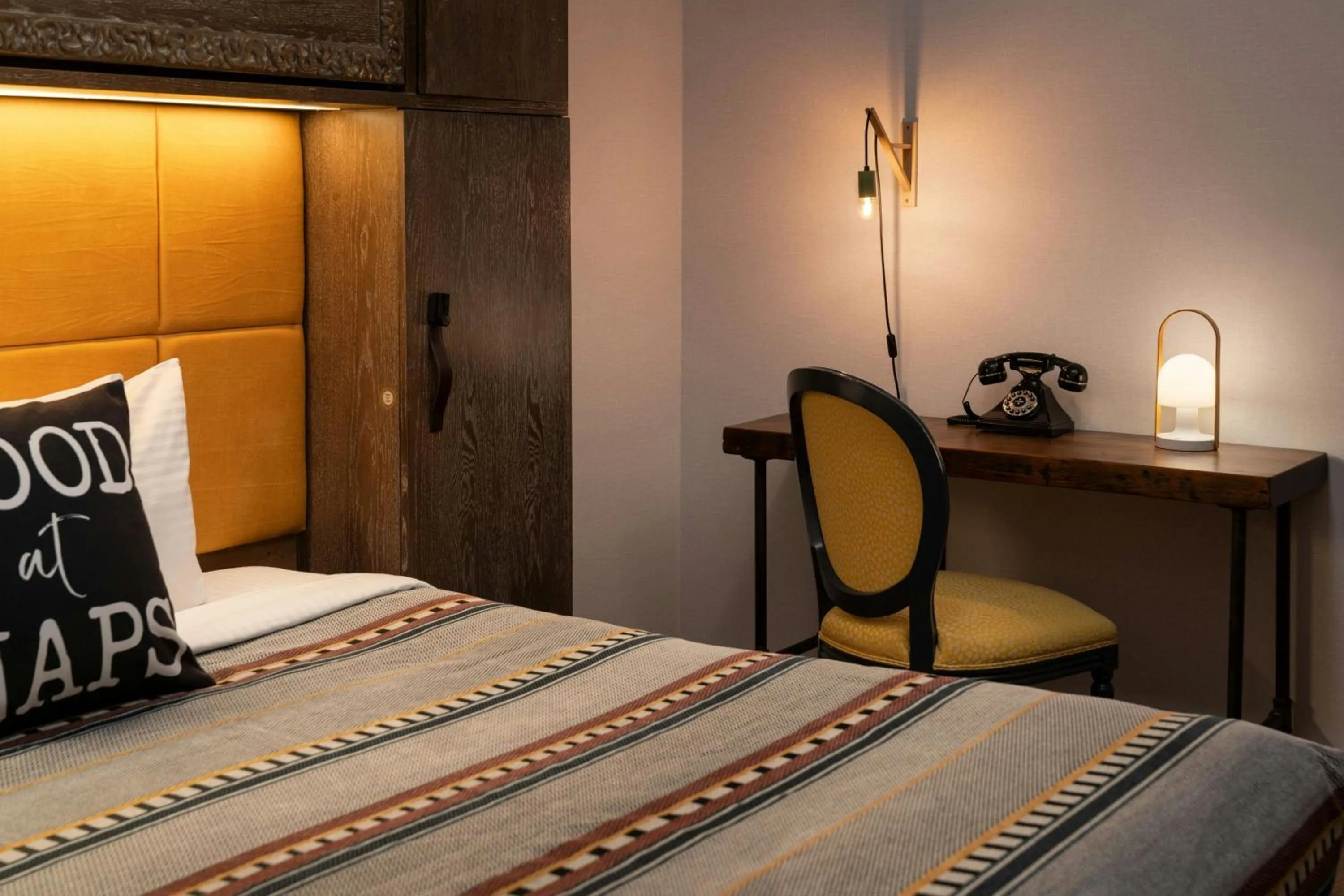 Photo of the whole room, Bed in Moxy Santa Barbara