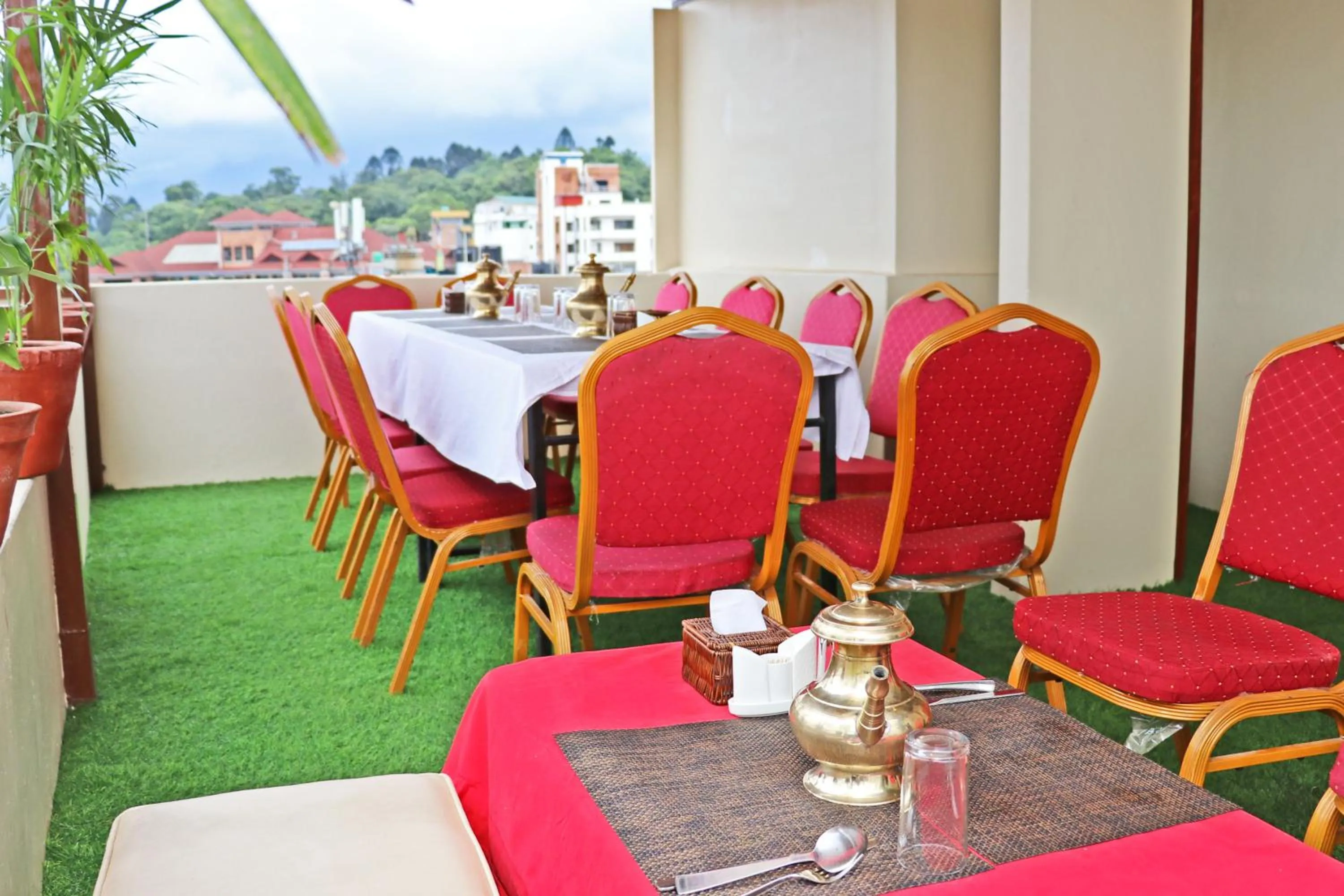 Restaurant/places to eat in Hotel Airport Gurkha