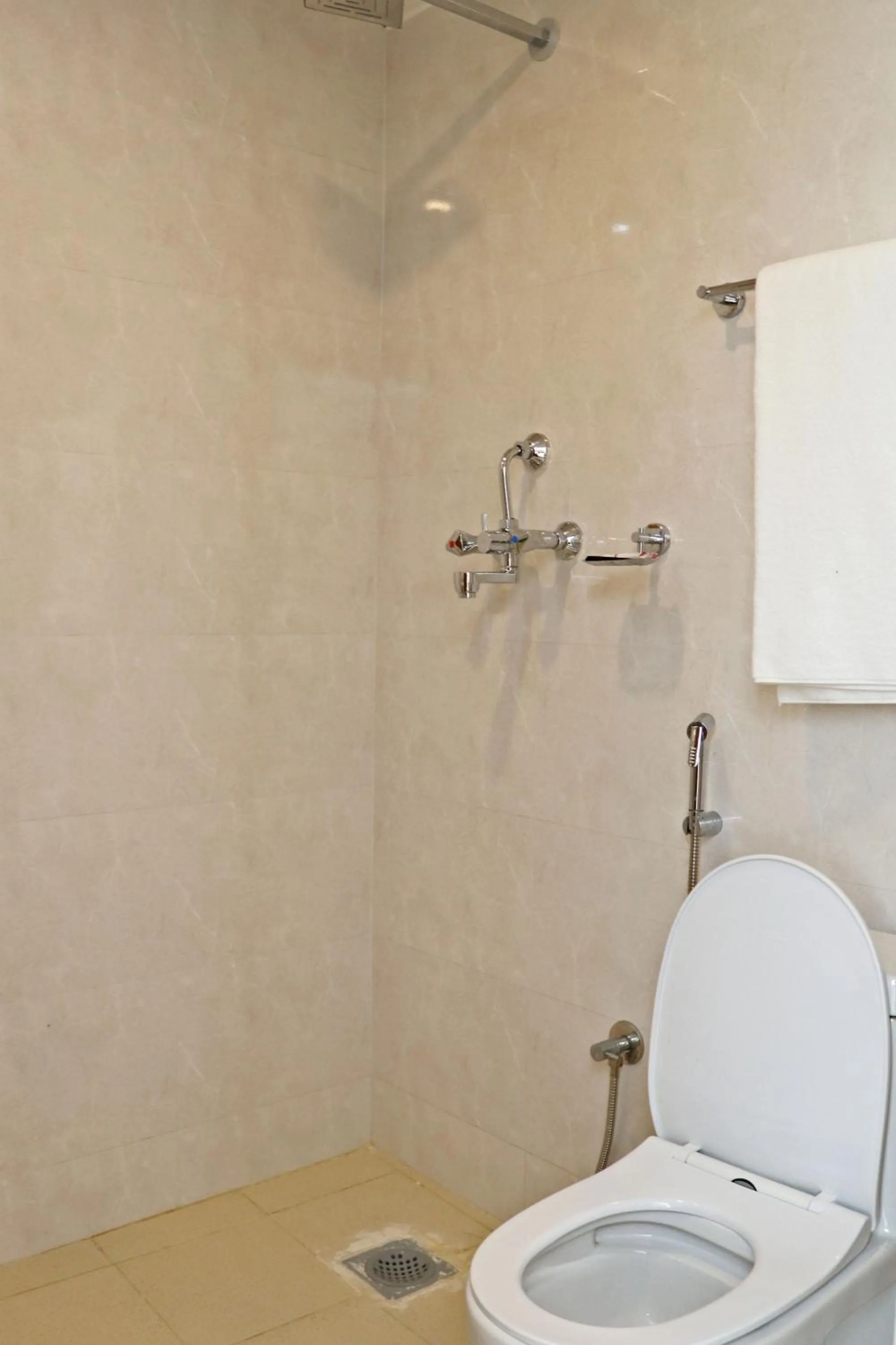 Toilet in Hotel Airport Gurkha