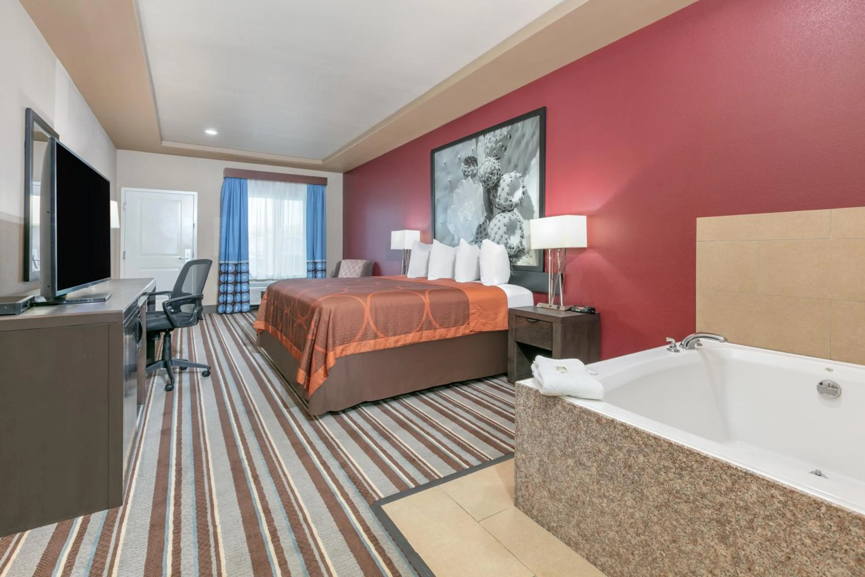 Hot Tub, Bed in Super 8 by Wyndham Karnes City