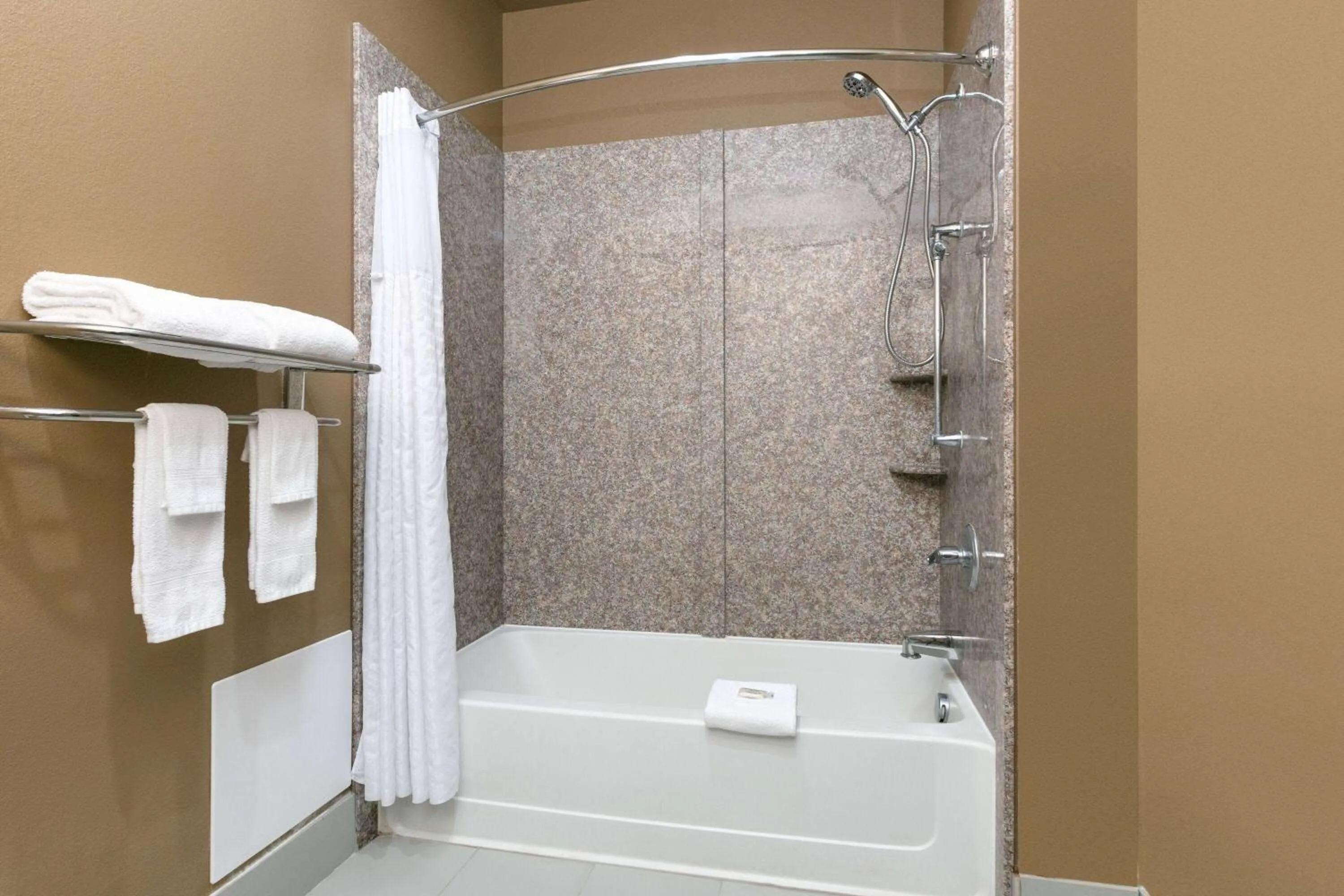 TV and multimedia in Super 8 by Wyndham Karnes City