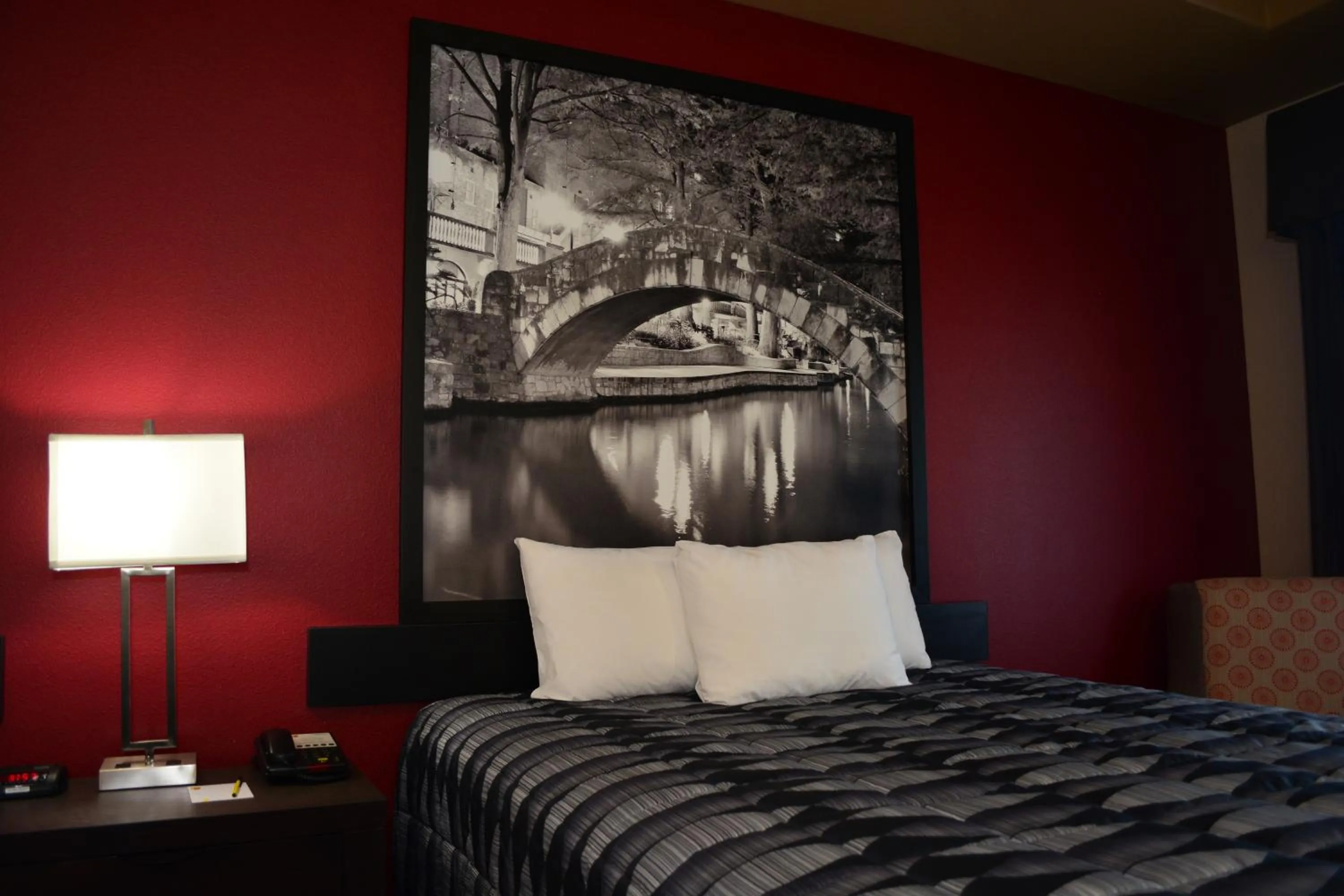 Photo of the whole room, Bed in Super 8 by Wyndham Karnes City