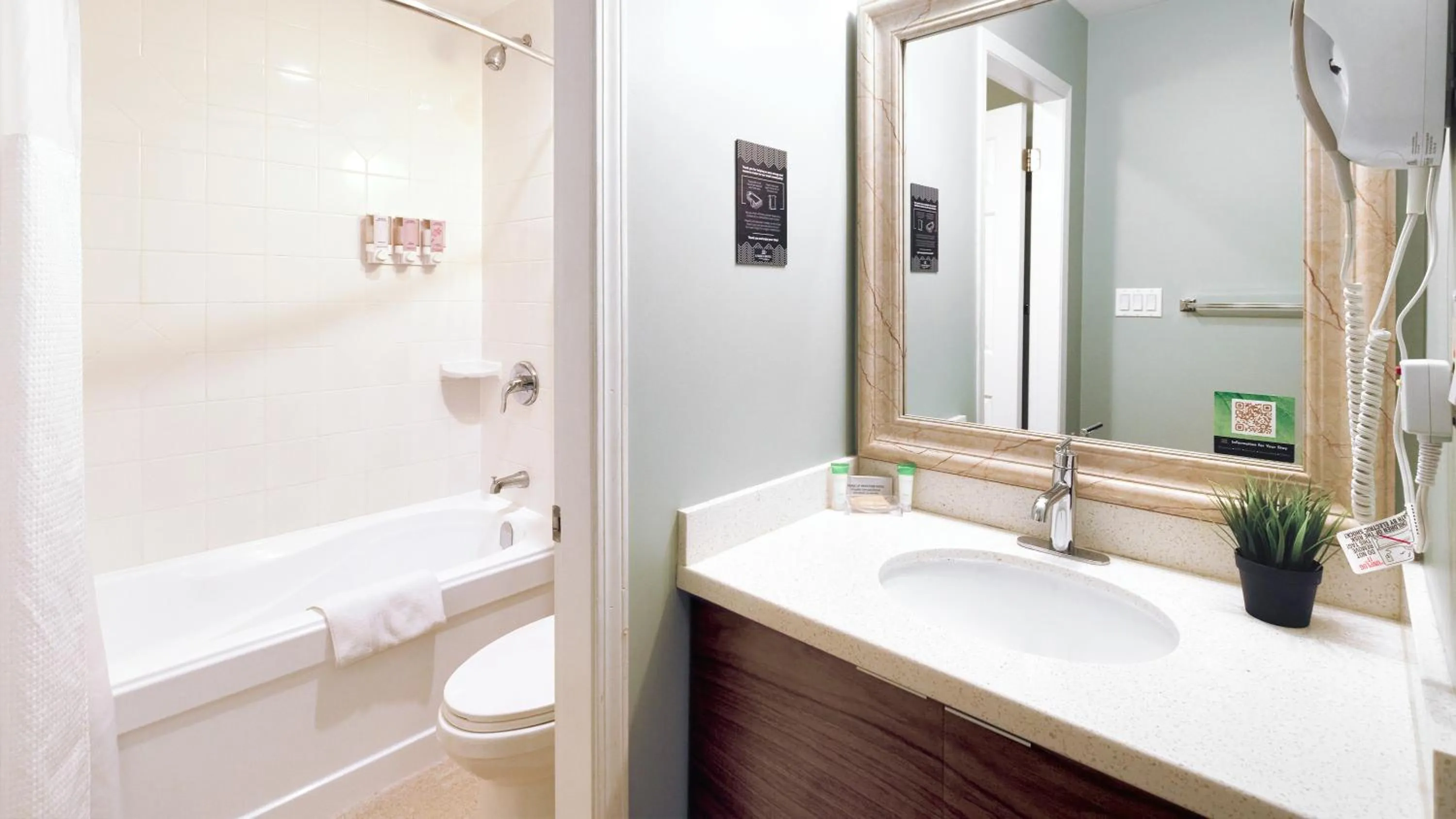 Gibsons Garden Hotel