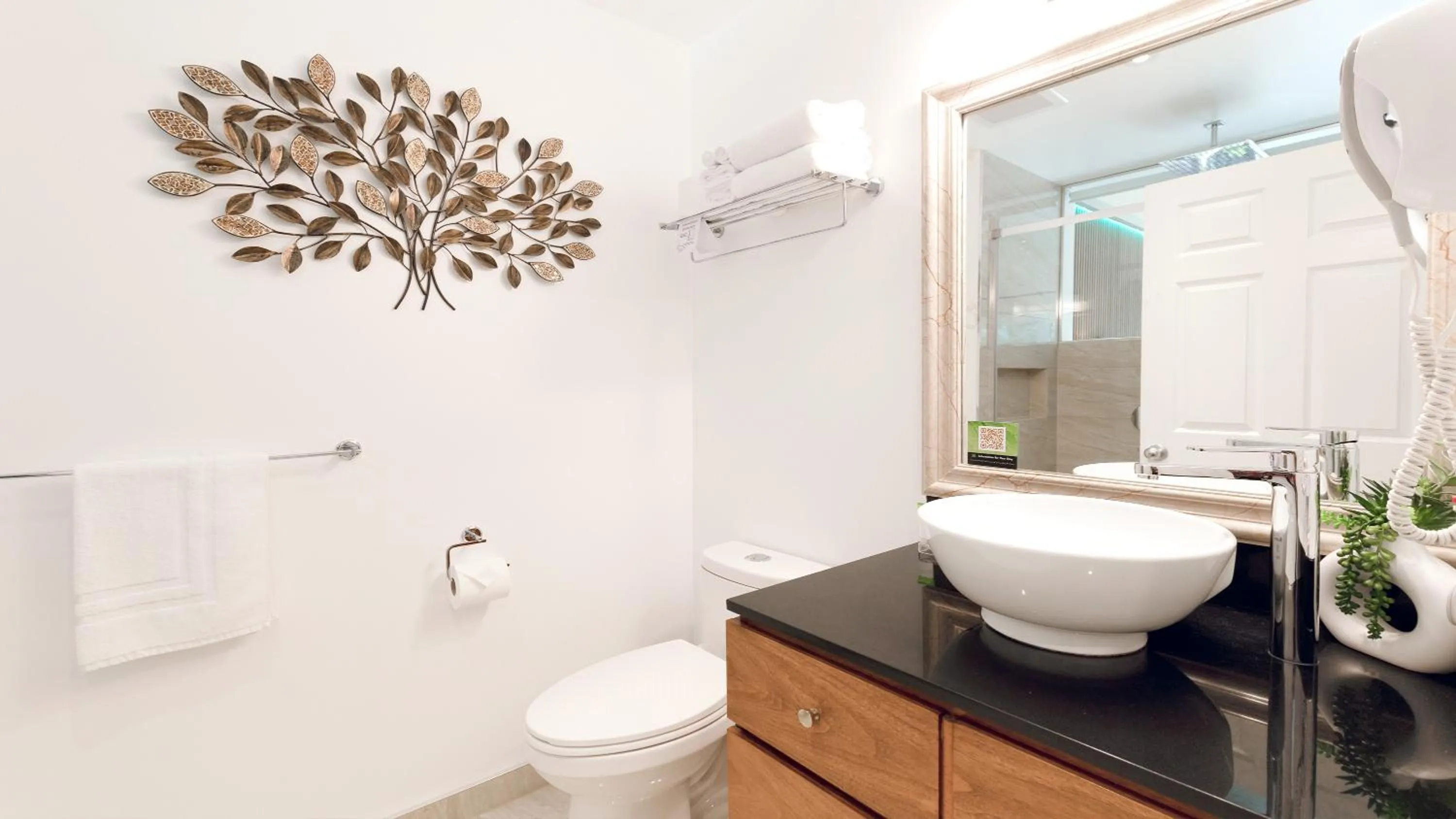 Bathroom in Gibsons Garden Hotel