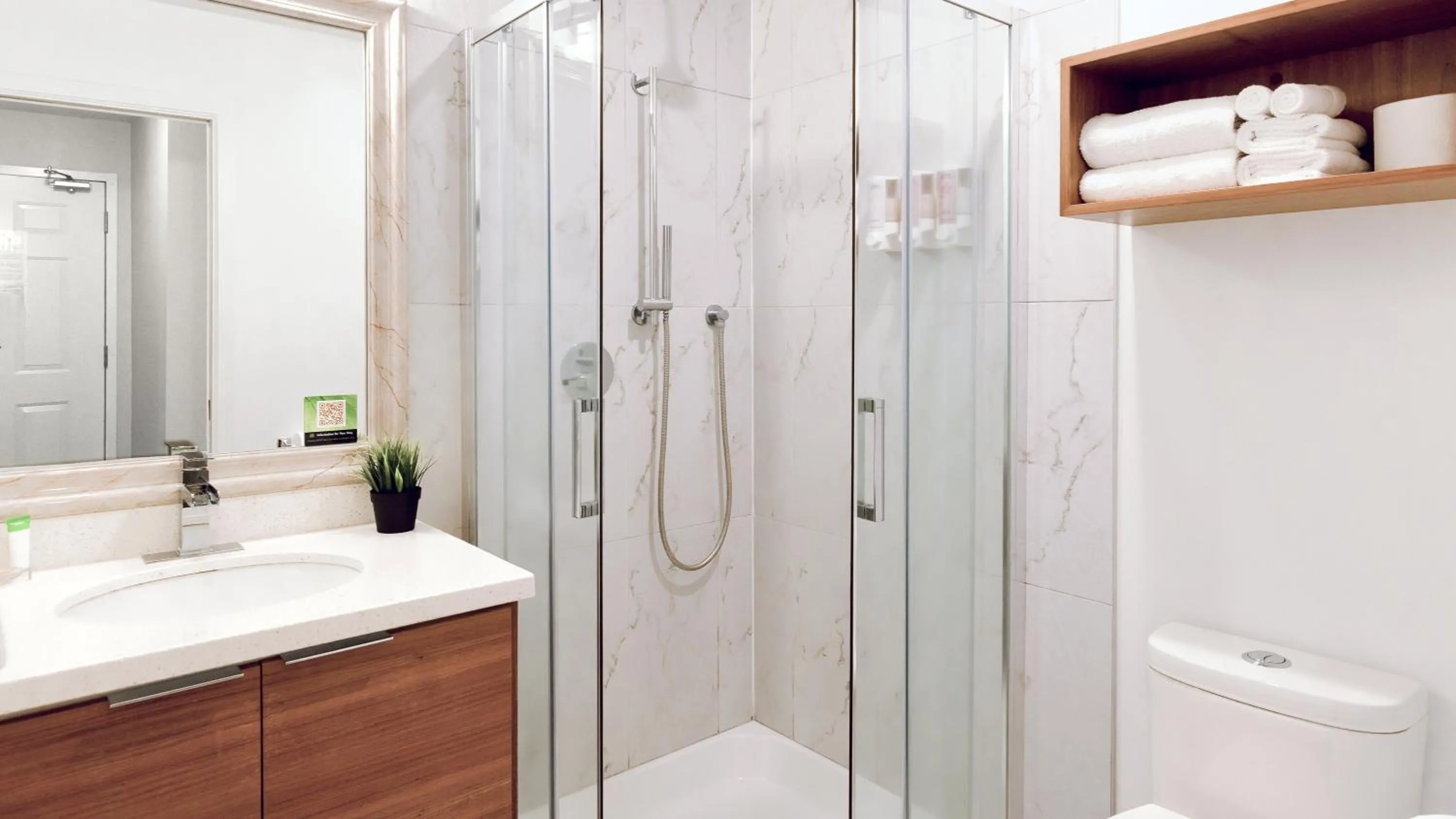 Gibsons Garden Hotel