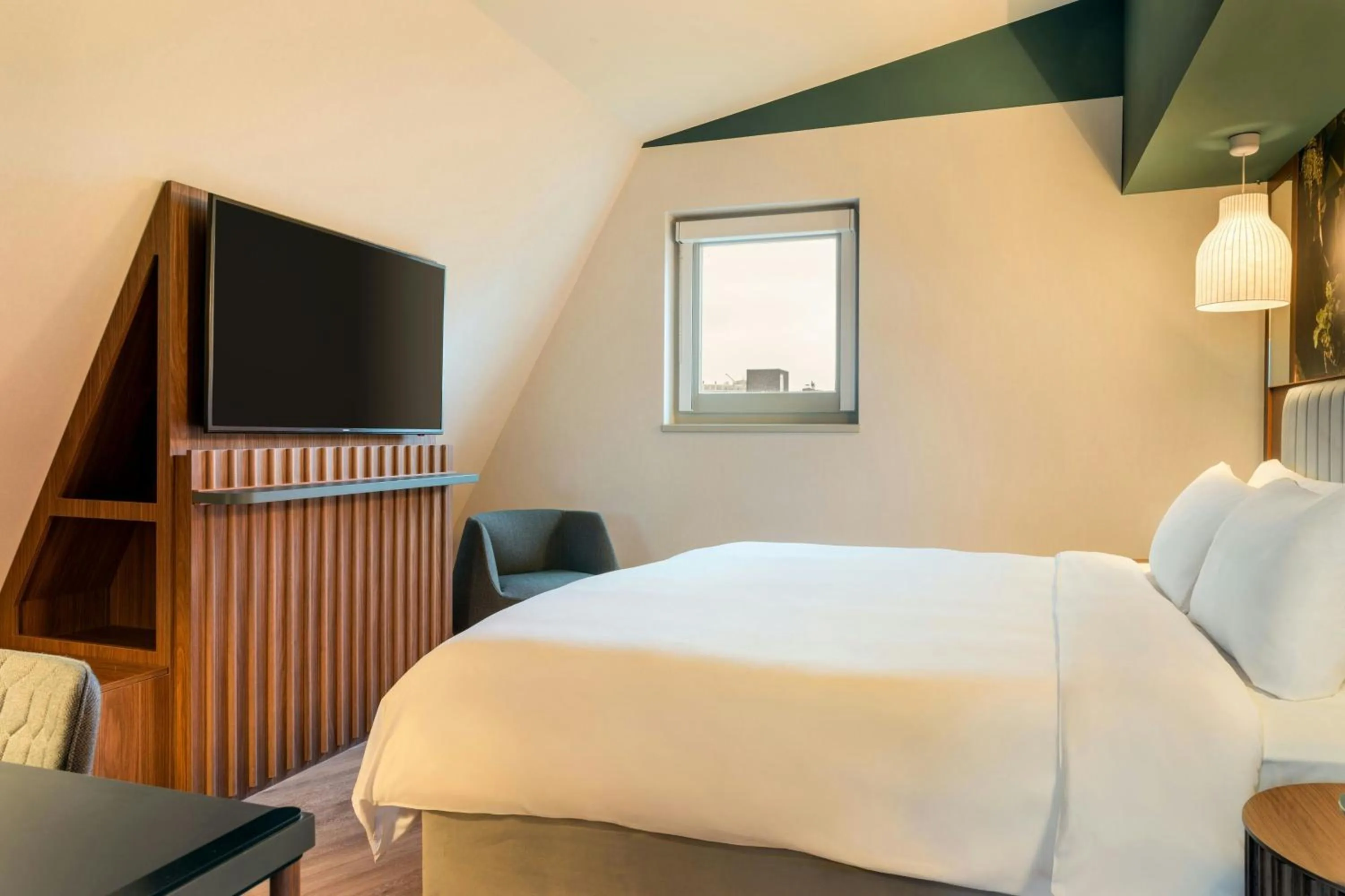 Photo of the whole room, Bed in Renaissance Amsterdam Hotel