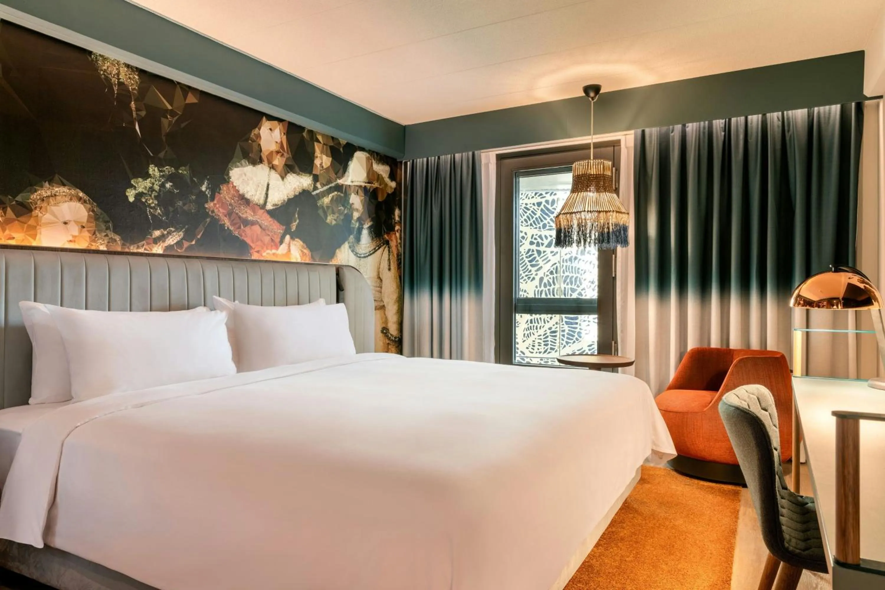 Photo of the whole room, Bed in Renaissance Amsterdam Hotel