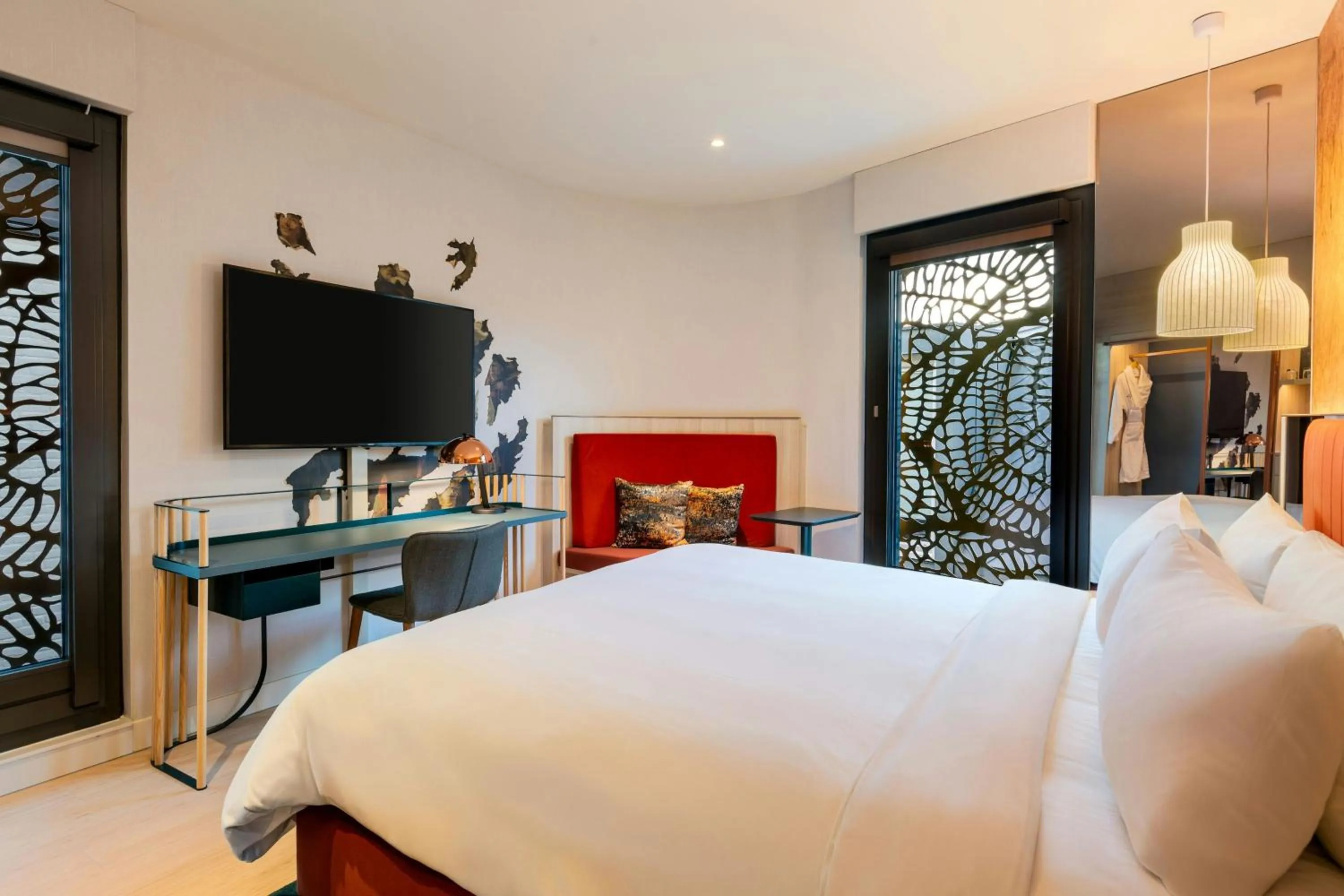 Photo of the whole room, Bed in Renaissance Amsterdam Hotel