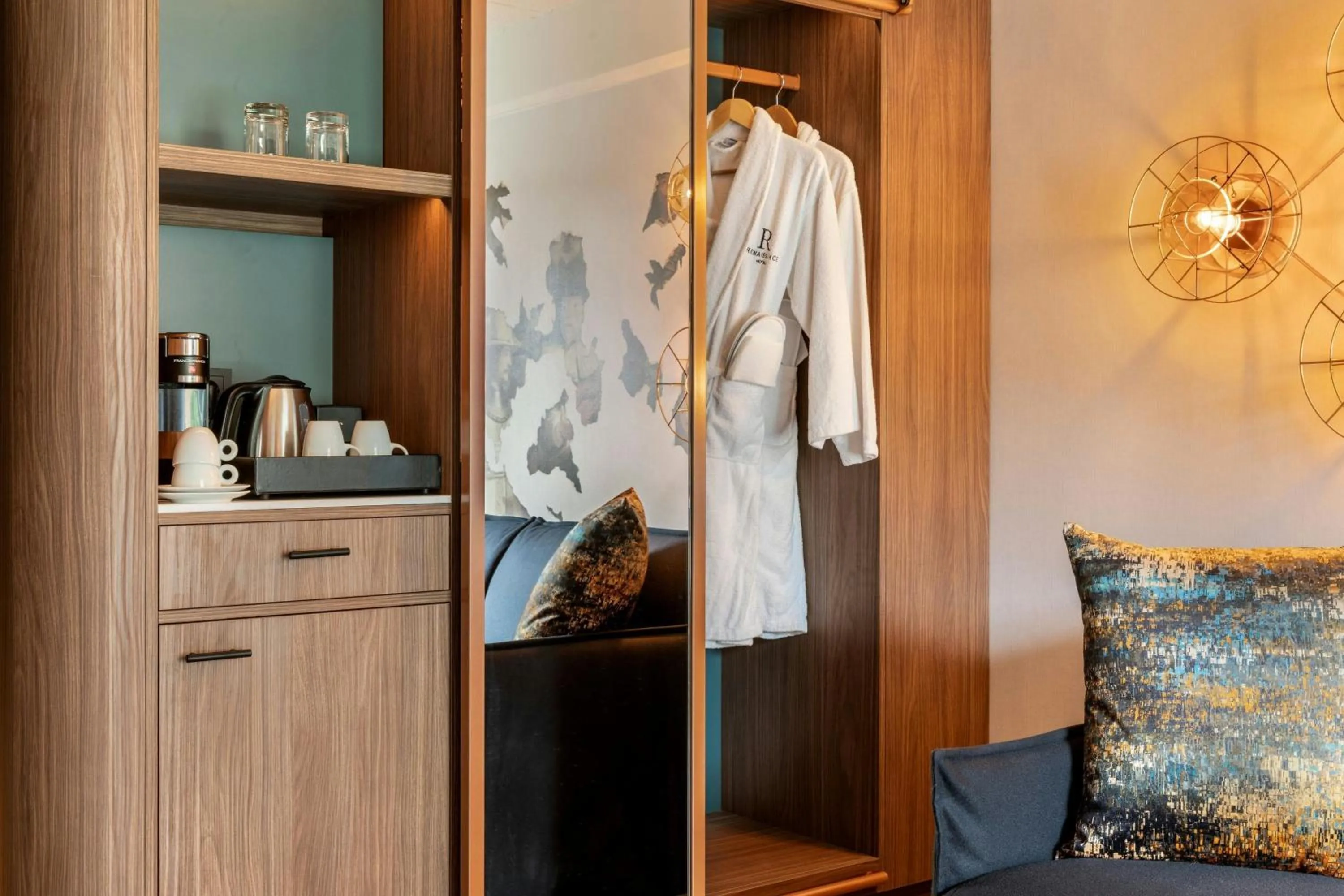 Photo of the whole room, Bed in Renaissance Amsterdam Hotel