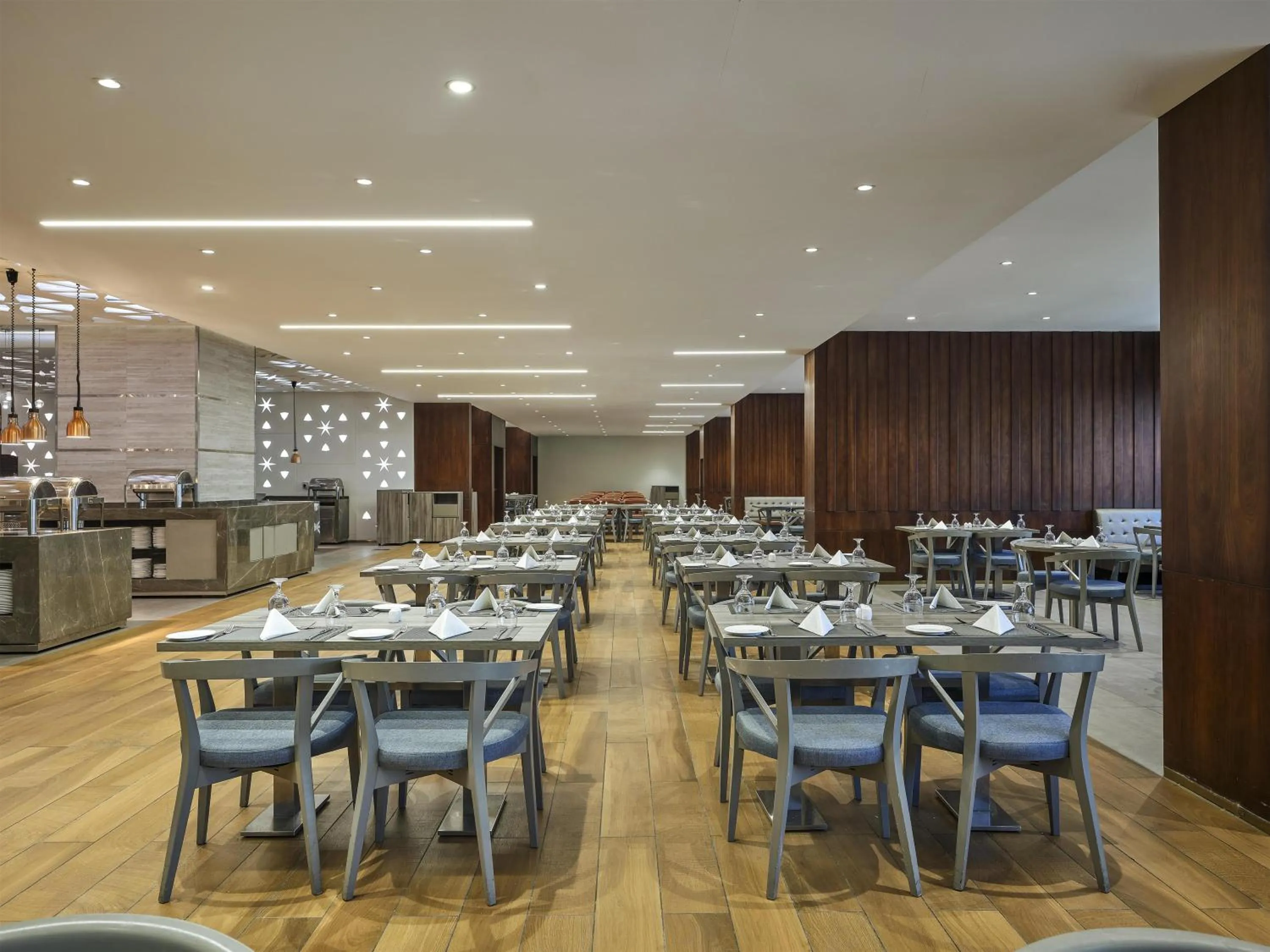 Restaurant/places to eat in Wirgan Al Noor, Tapestry Collection by Hilton
