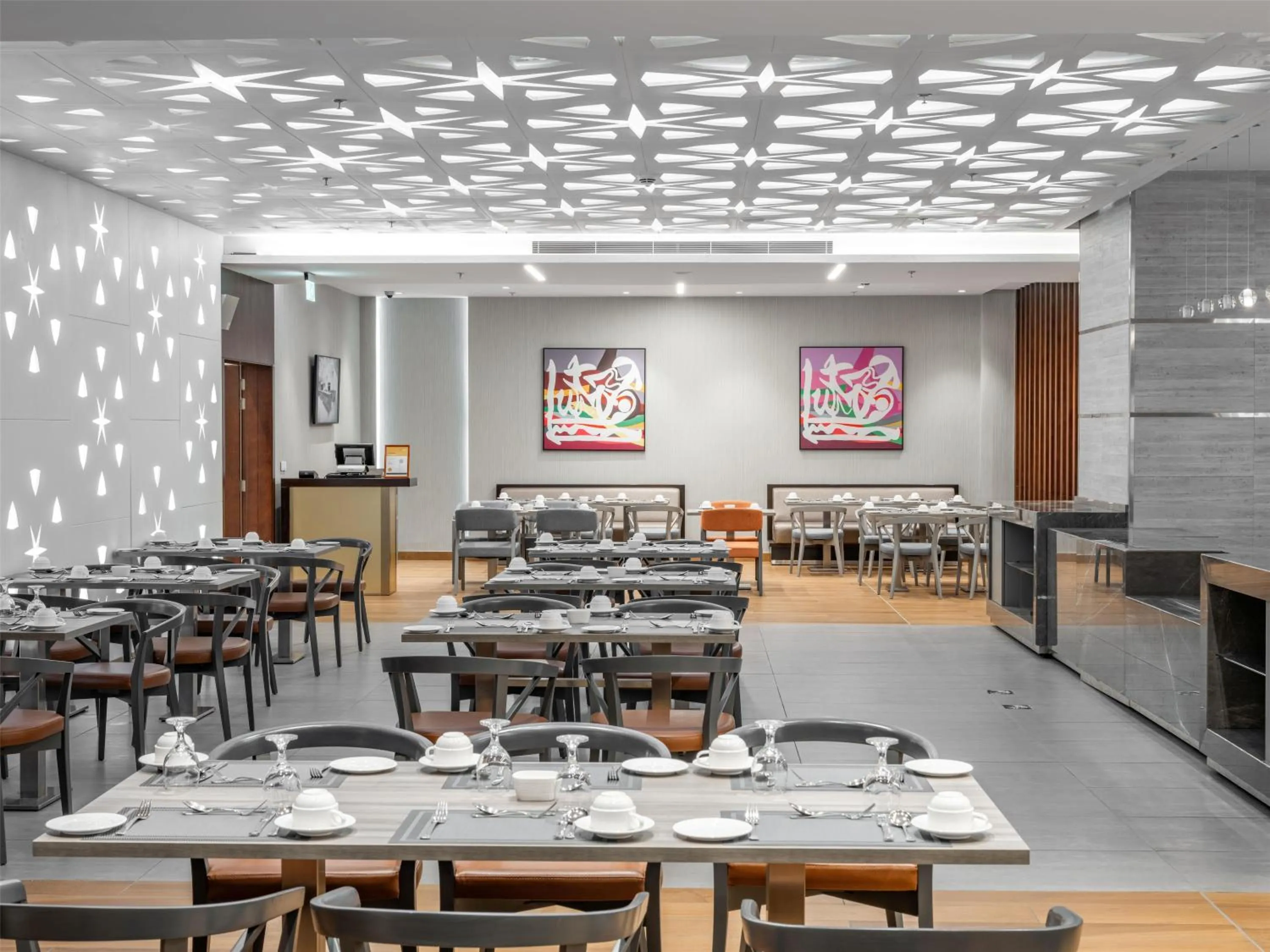 Restaurant/places to eat in Wirgan Al Noor, Tapestry Collection by Hilton