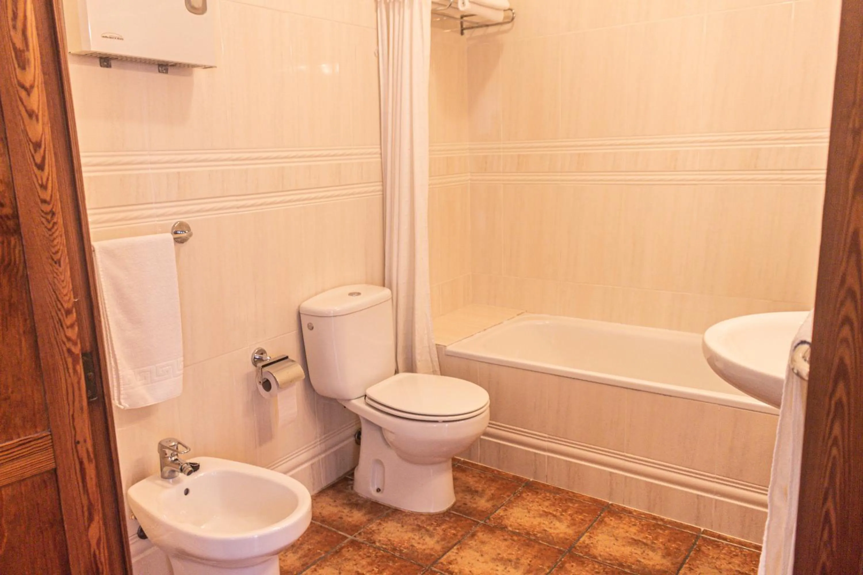 Bathroom in Hotel Tàrbena