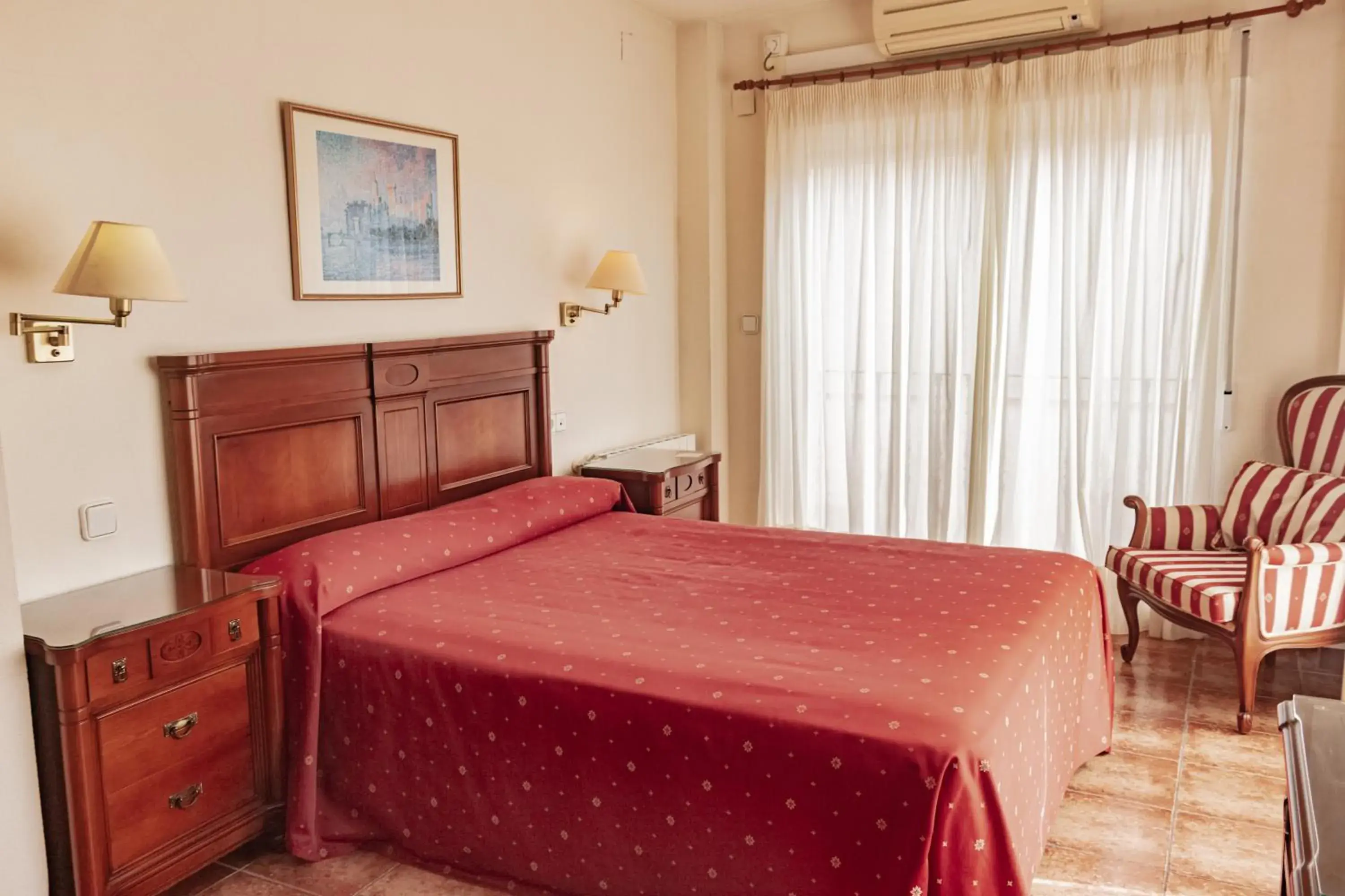 Double Room with Private Bathroom - single occupancy in Hotel Tàrbena Double Room with Private Bathroom - single occupancy in Hotel Tàrbena