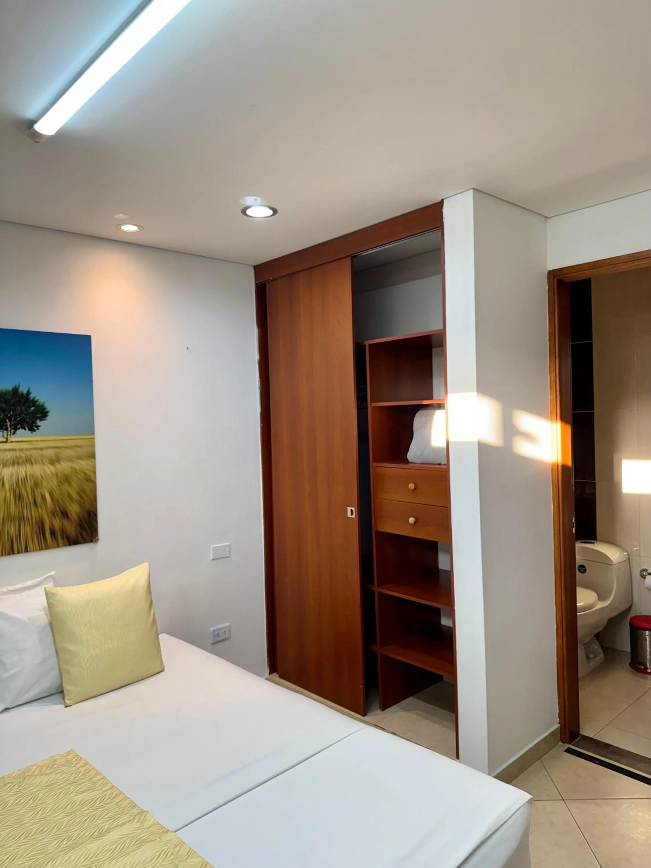 wardrobe, Bed in Hotel Prince Plaza - Laureles Estadio