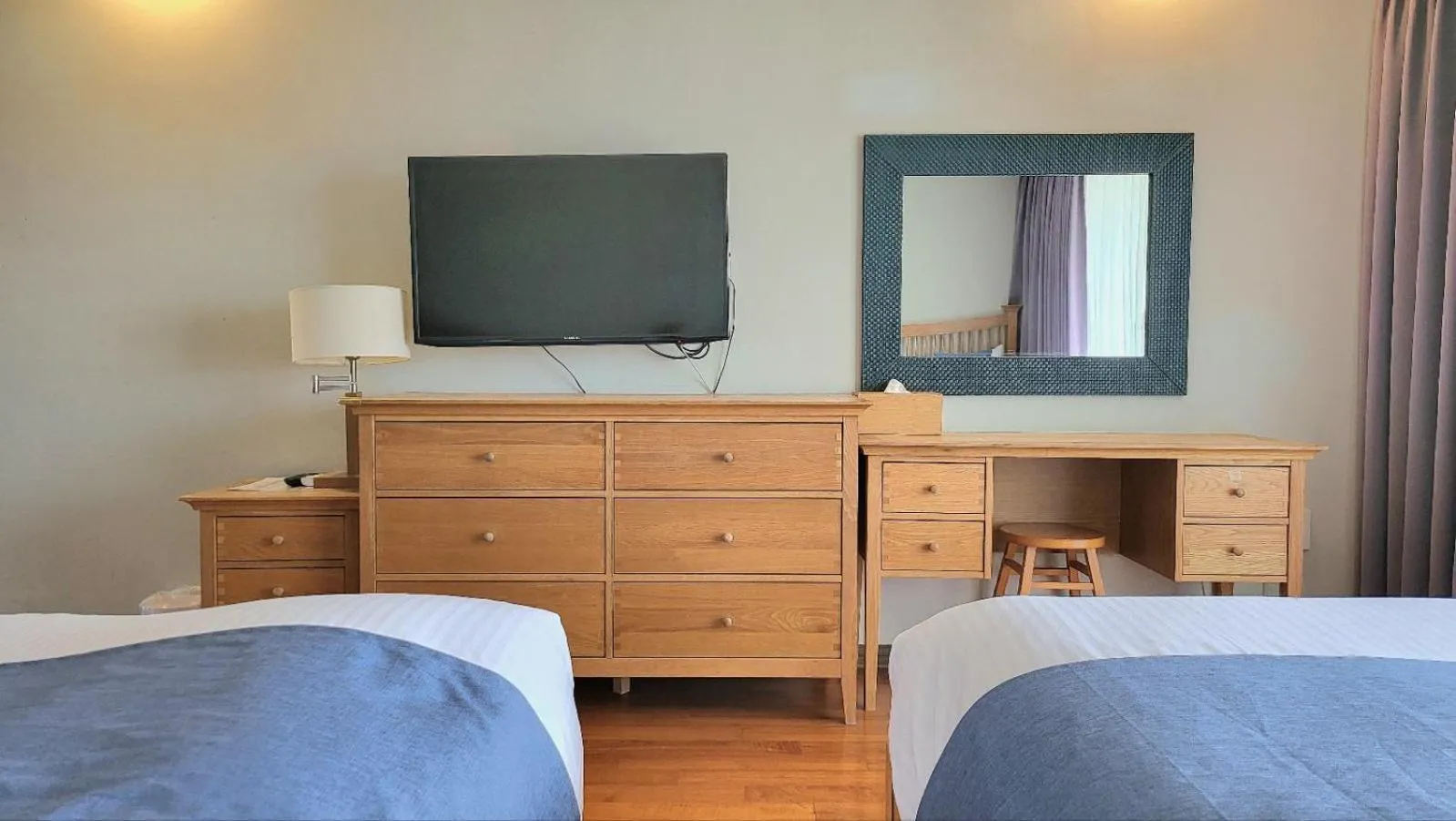 Photo of the whole room, Bed in IlleInn Hotel