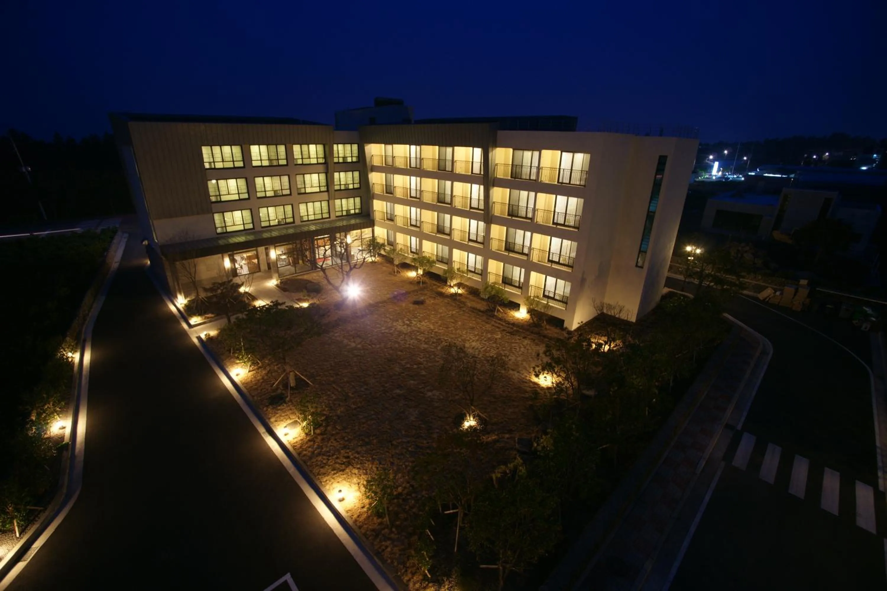 Property building in IlleInn Hotel