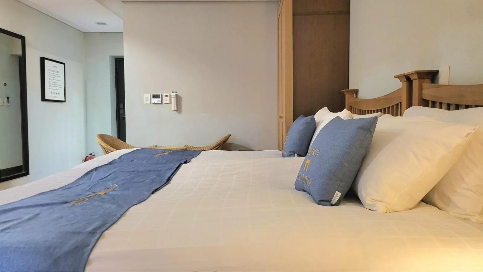 Photo of the whole room, Bed in IlleInn Hotel