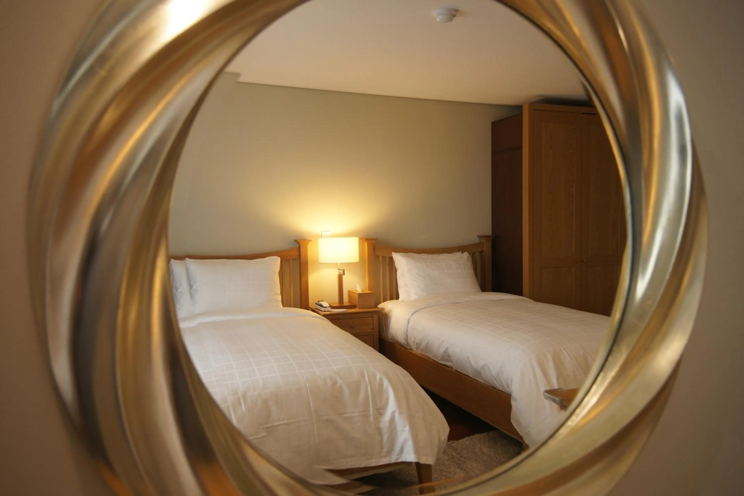 Photo of the whole room, Bed in IlleInn Hotel