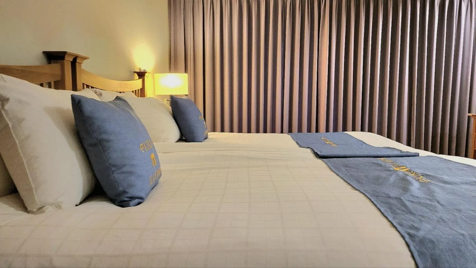 Photo of the whole room, Bed in IlleInn Hotel