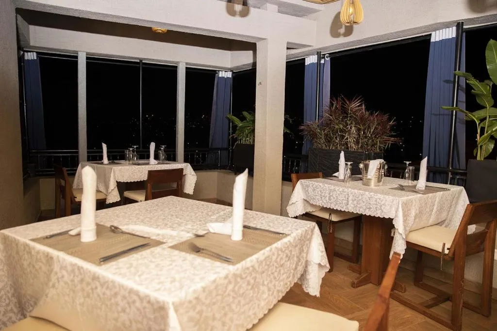 Restaurant/places to eat in Velvet Suites