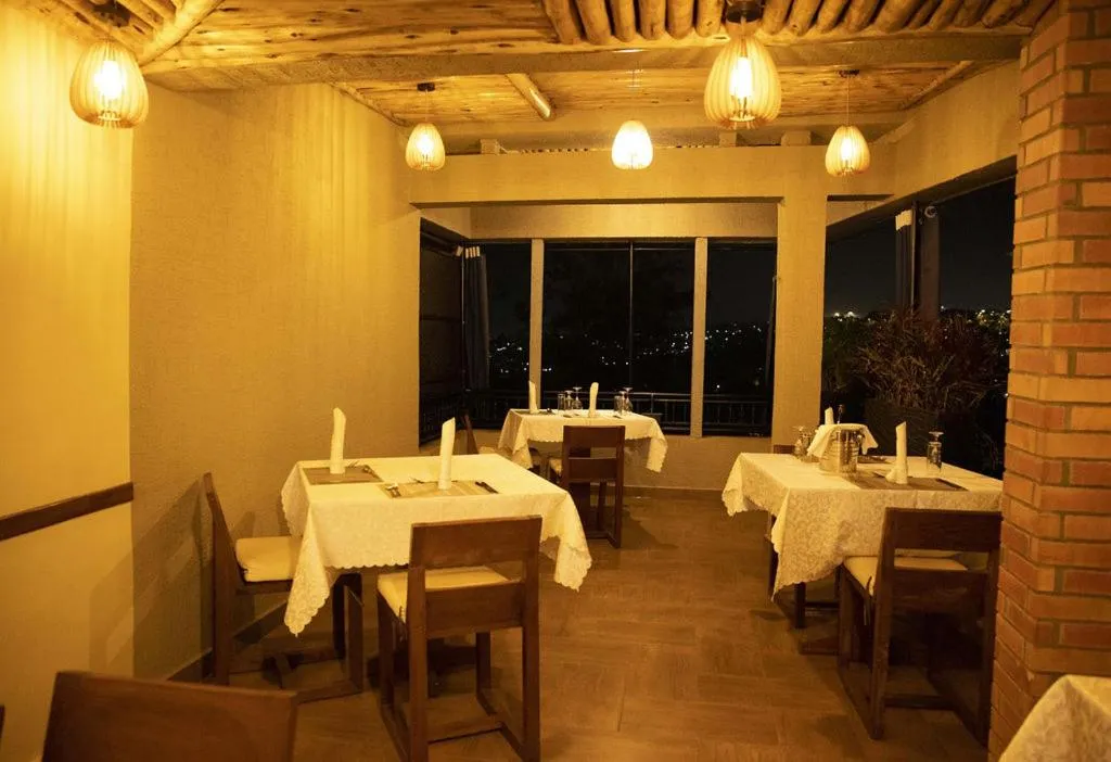 Restaurant/places to eat in Velvet Suites