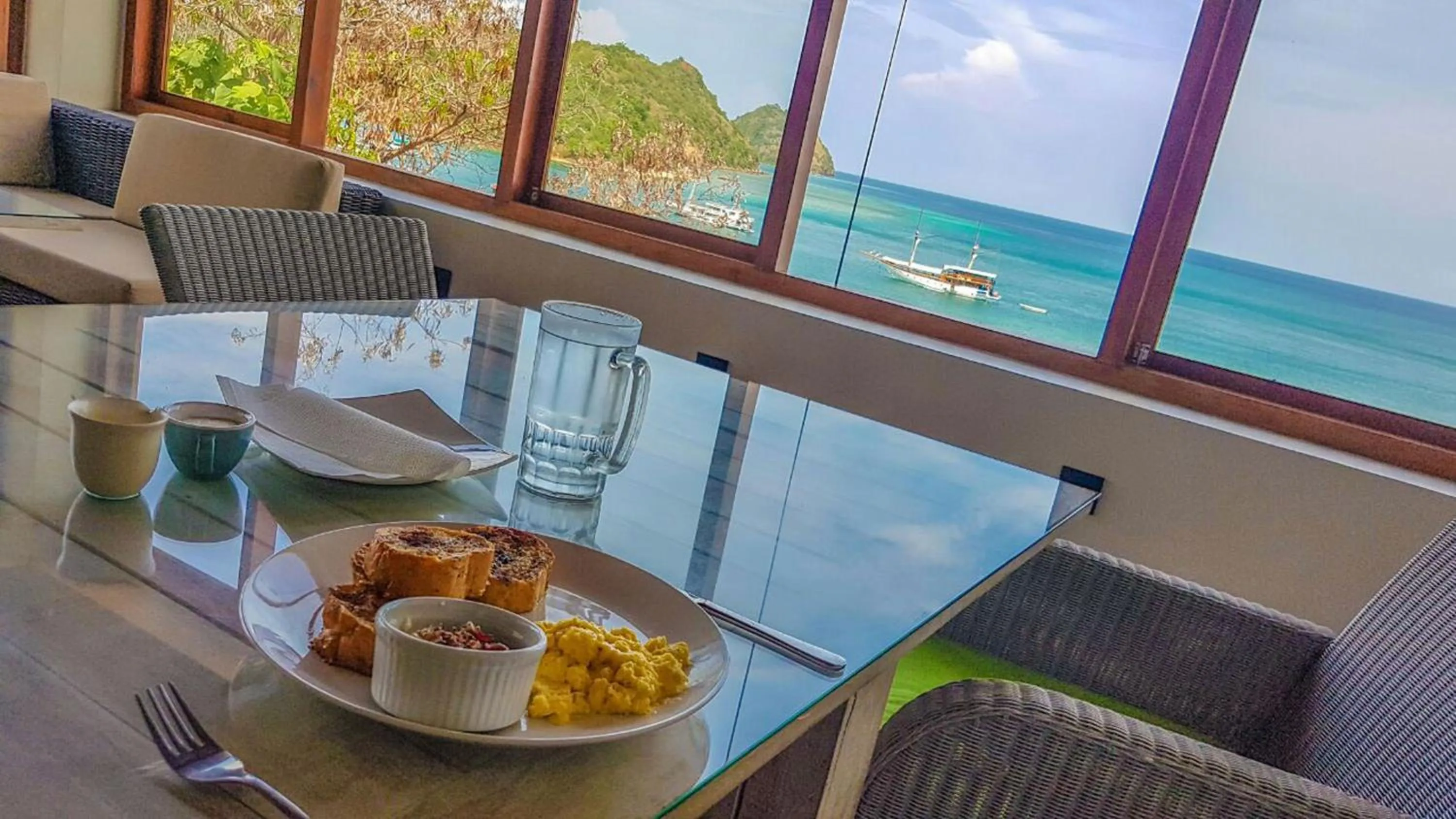 Dining area in Blue Parrot