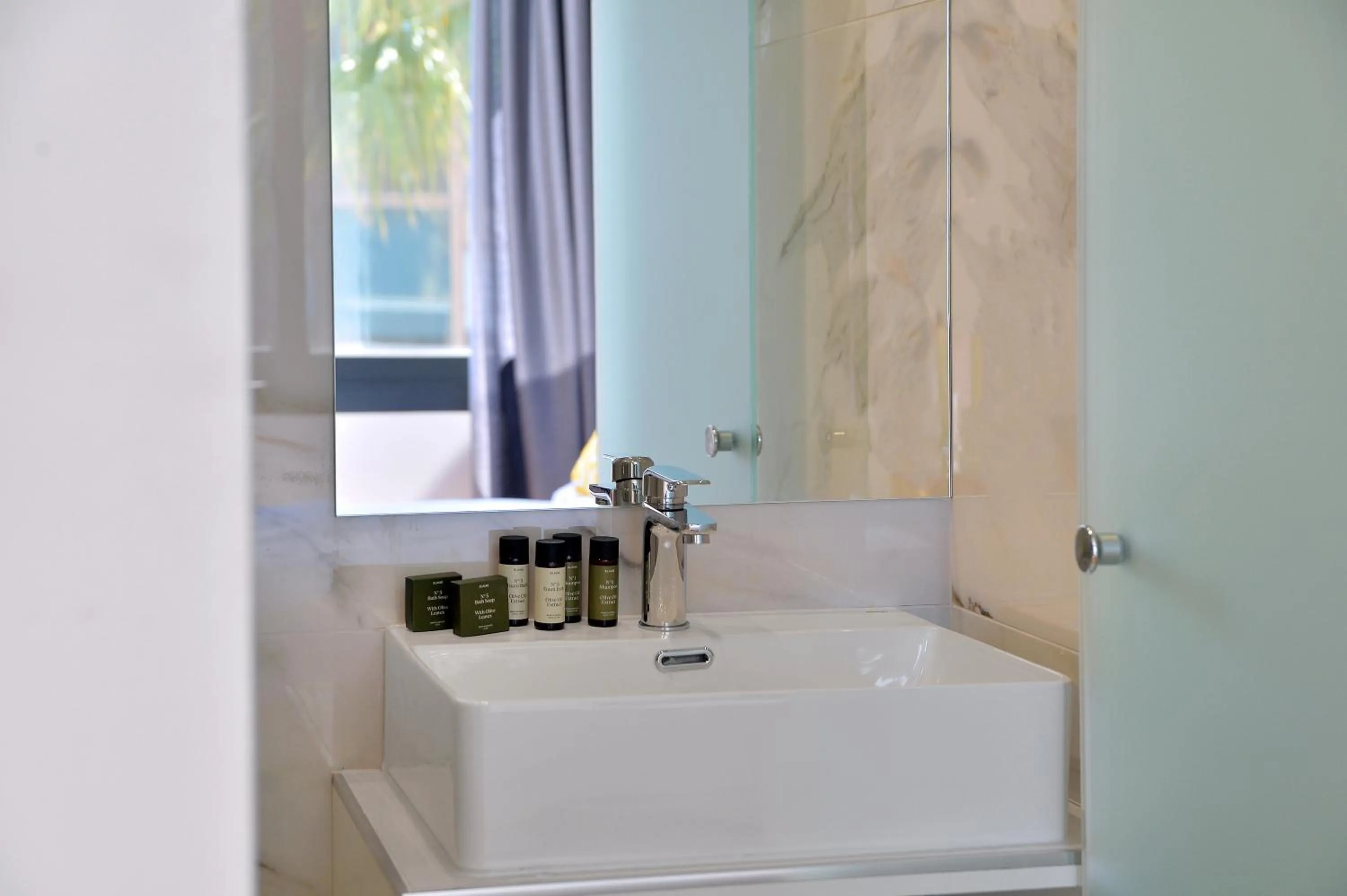 Breakfast in Athenian Gem